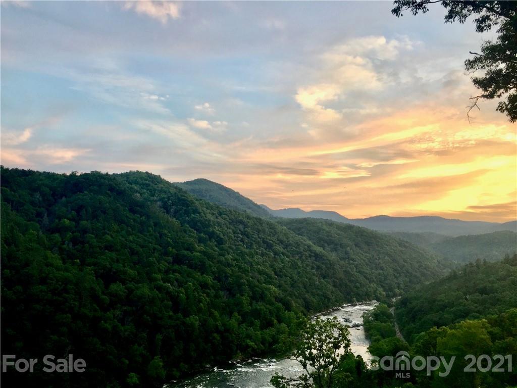 Relax at the neighborhood River Lodge and take in the stunning sunsets! - 141 River Club Trail, Marshall