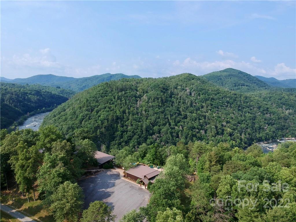River Lodge and Fitness center overlooking the bend in the mighty French Broad River! - 921 Wild River Run, Marshall