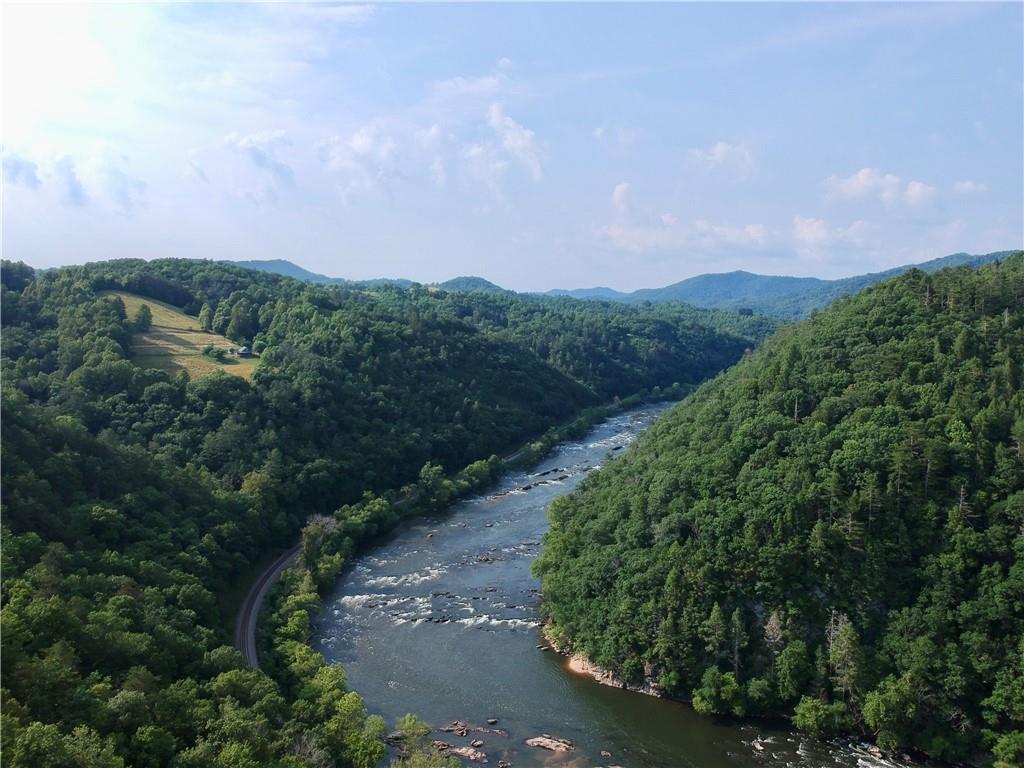 River view 2 from the neighborhood Lodge. - 305 Raccoon Run, Marshall