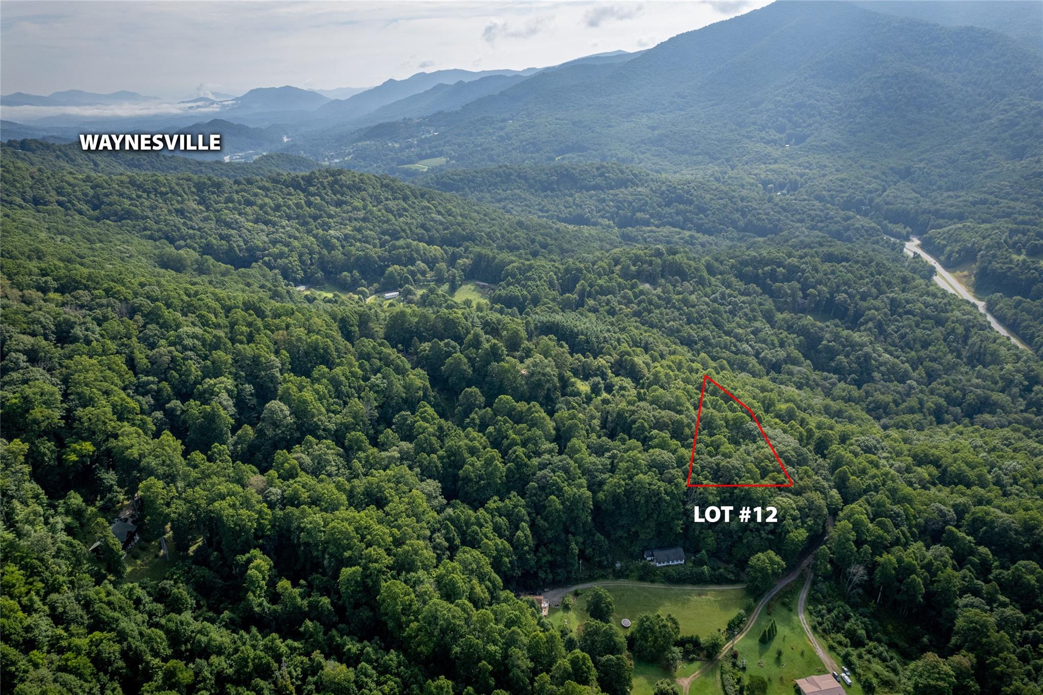 Near Hwy 23/74 for quick access to shopping - 8 Resurrection Lane, Sylva