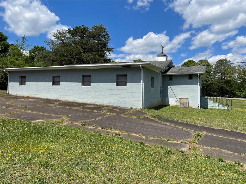 Single Family Residence at 3391 Briarwood Drive, Maiden, photo 4 of 36