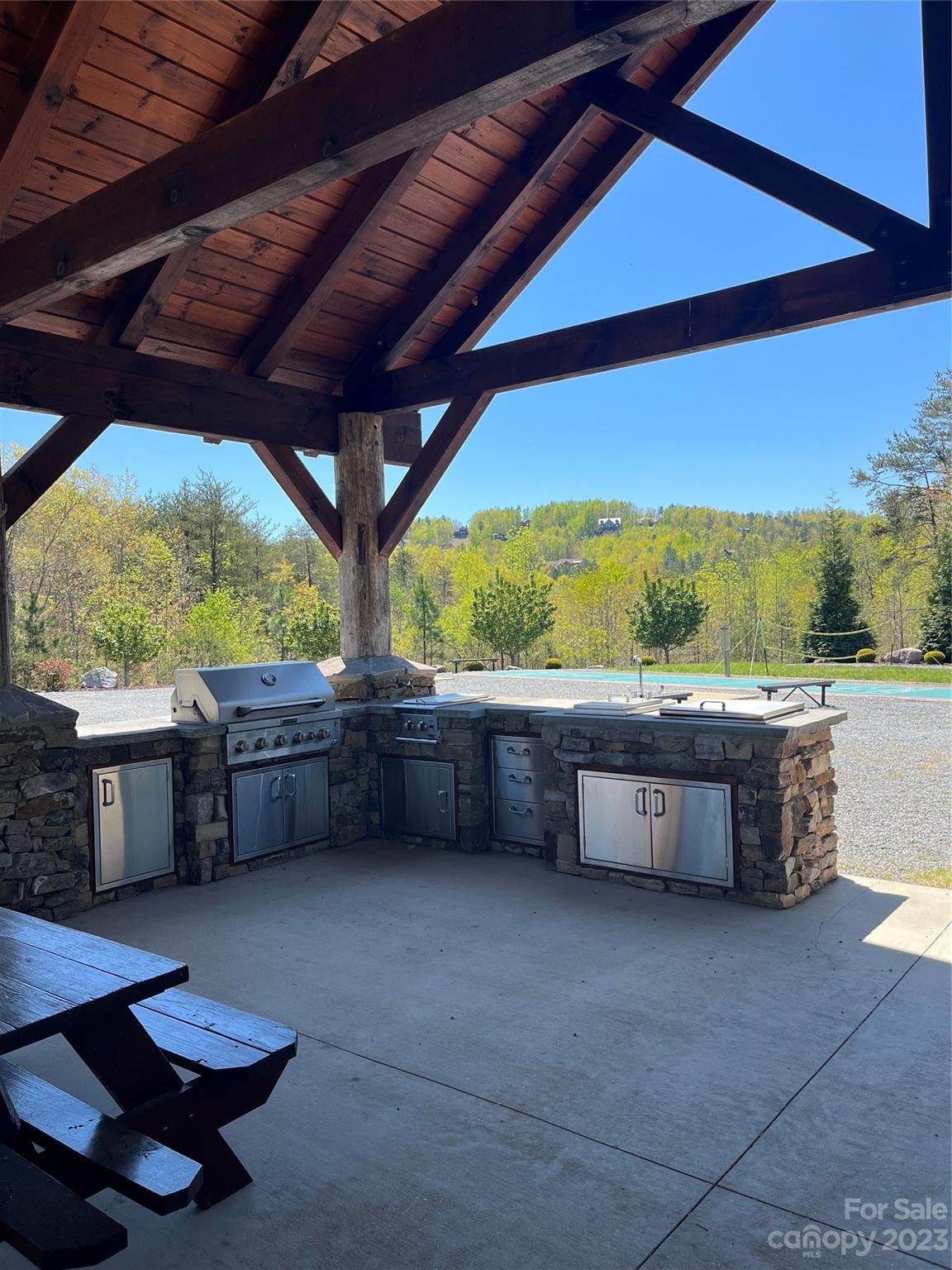 Grill/outdoor kitchen at community area - 1301 Scenic Vista Drive, Nebo