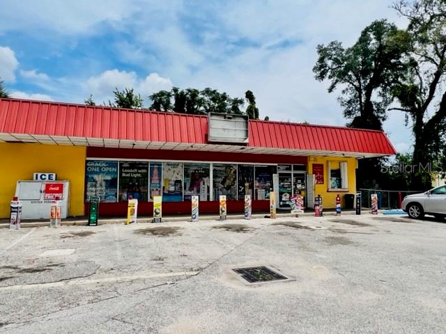 223 E VOORHIS AVE