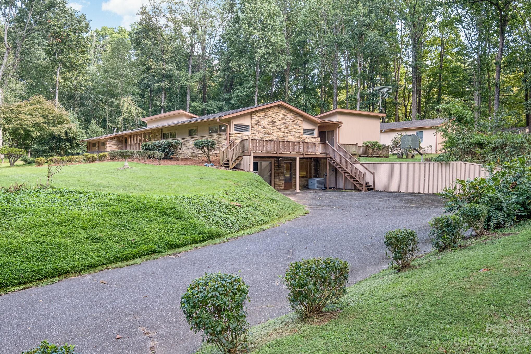 View of side of home entrance to basement and deck. - 2756 Peachtree Road, Statesville