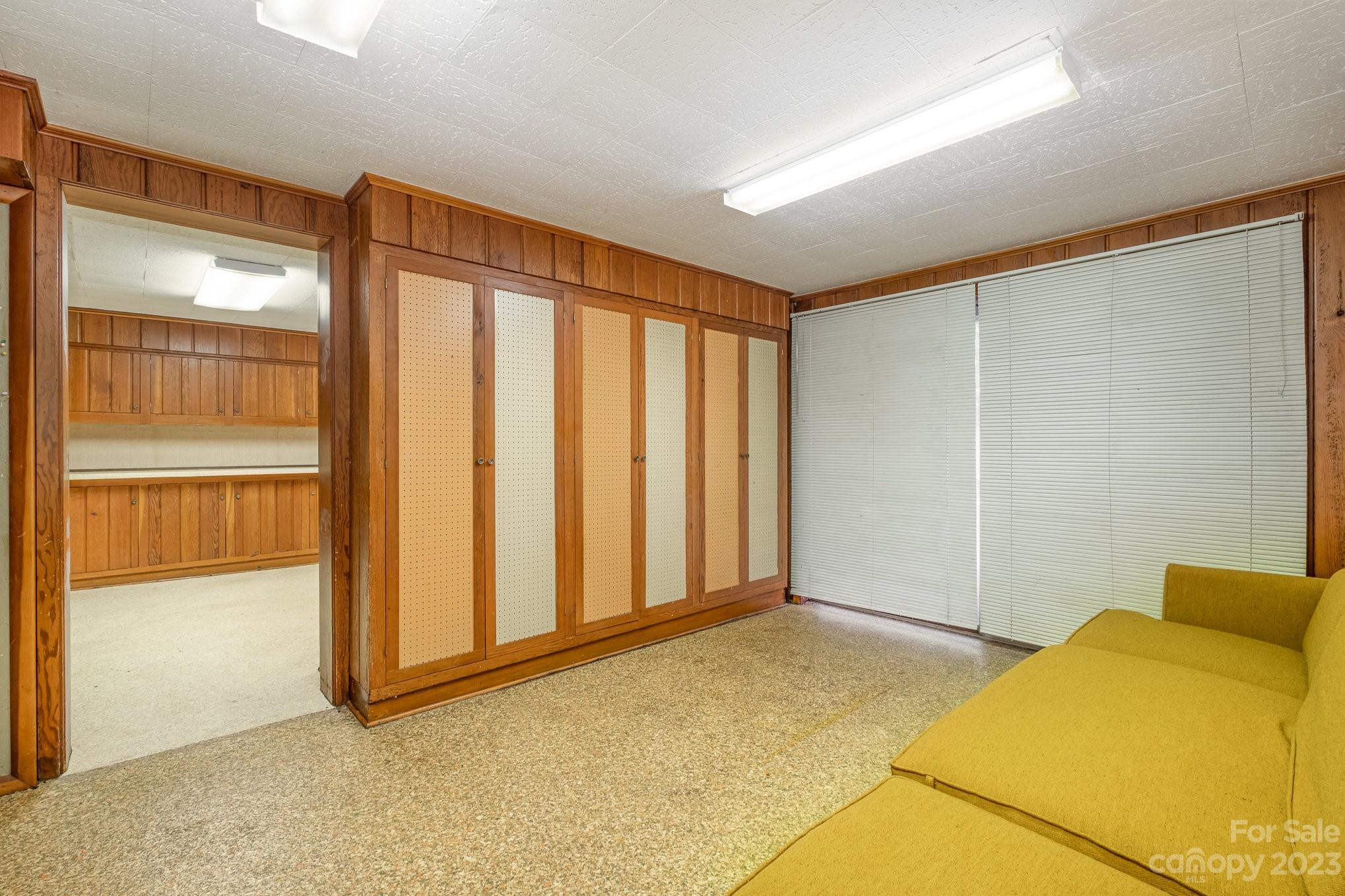 Area opens into art/craft/ office room - 2756 Peachtree Road, Statesville