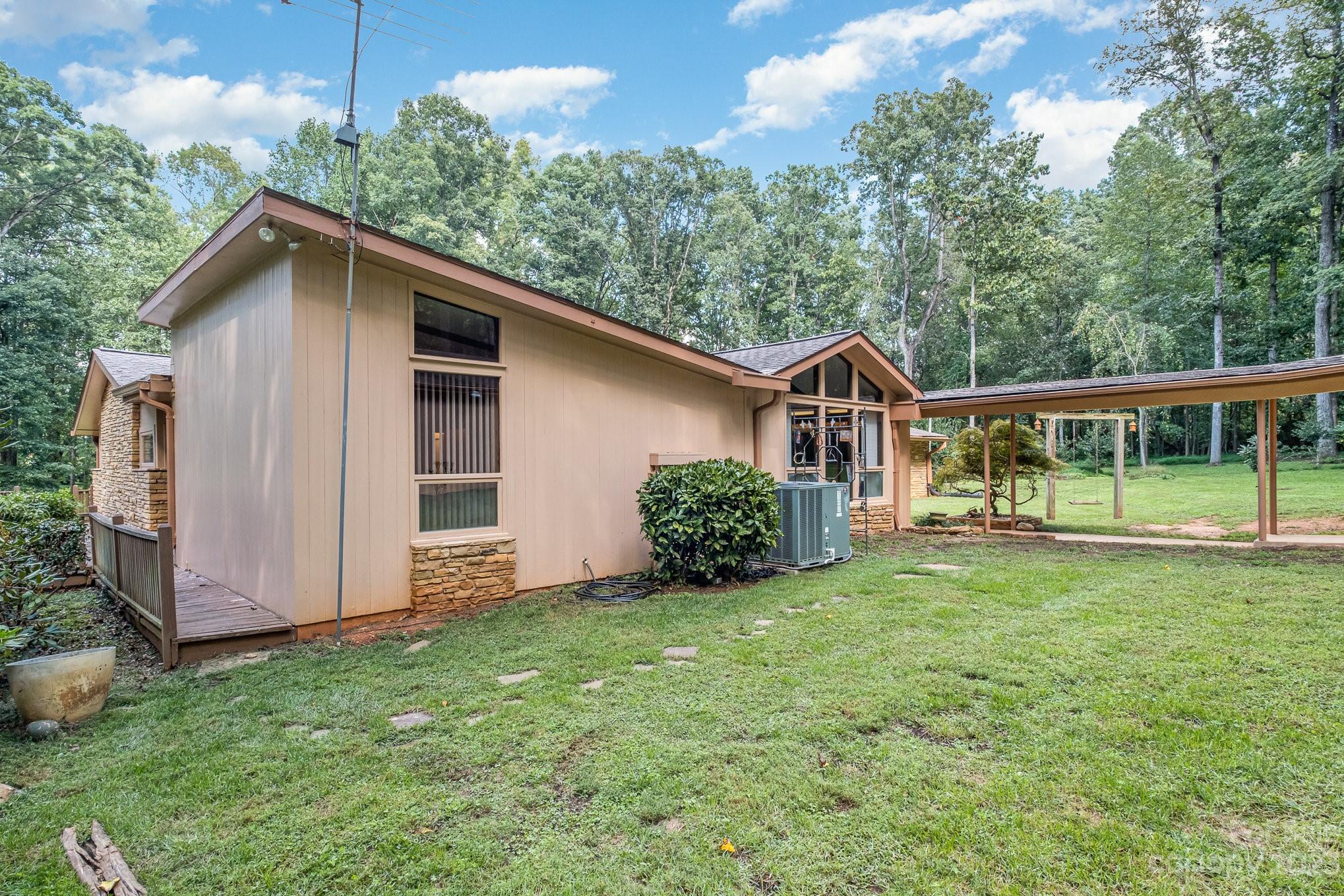 View of back of house and breezeway to shop. - 2756 Peachtree Road, Statesville