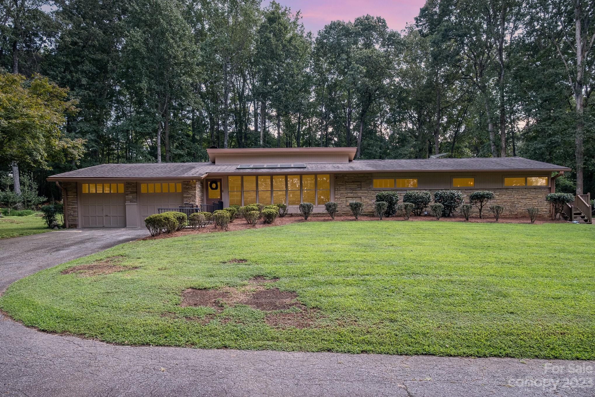 Beautiful - 2756 Peachtree Road, Statesville