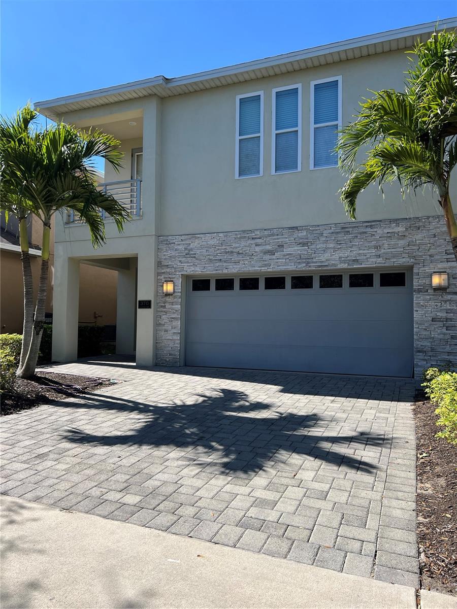 370 LASSO DR