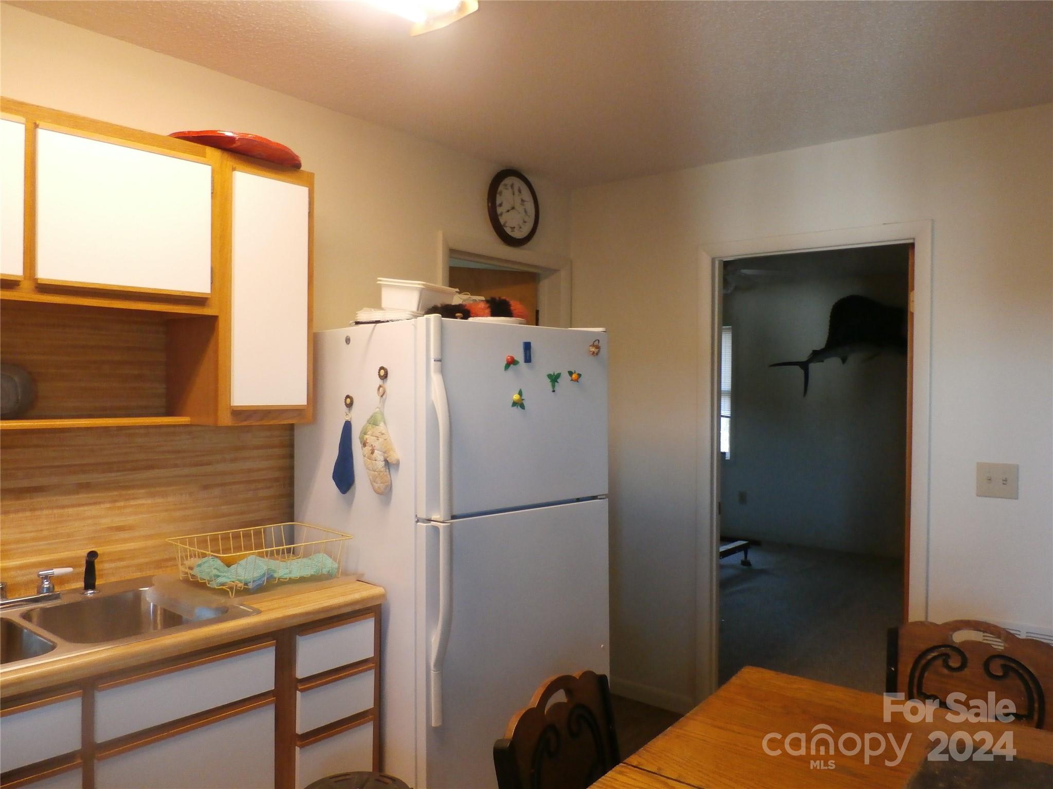 apartment kitchen - 288 Firetower Road, Spruce Pine