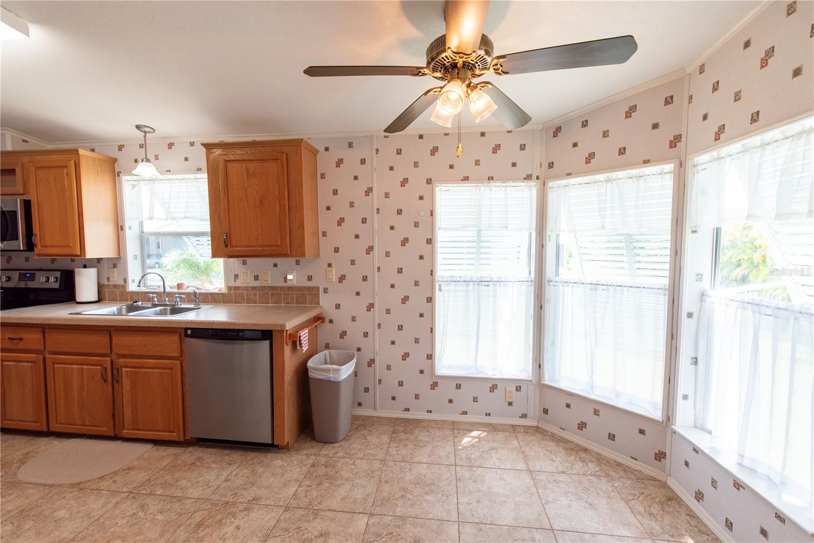 Kitchen - 23 HOLLAND DR, PUNTA GORDA