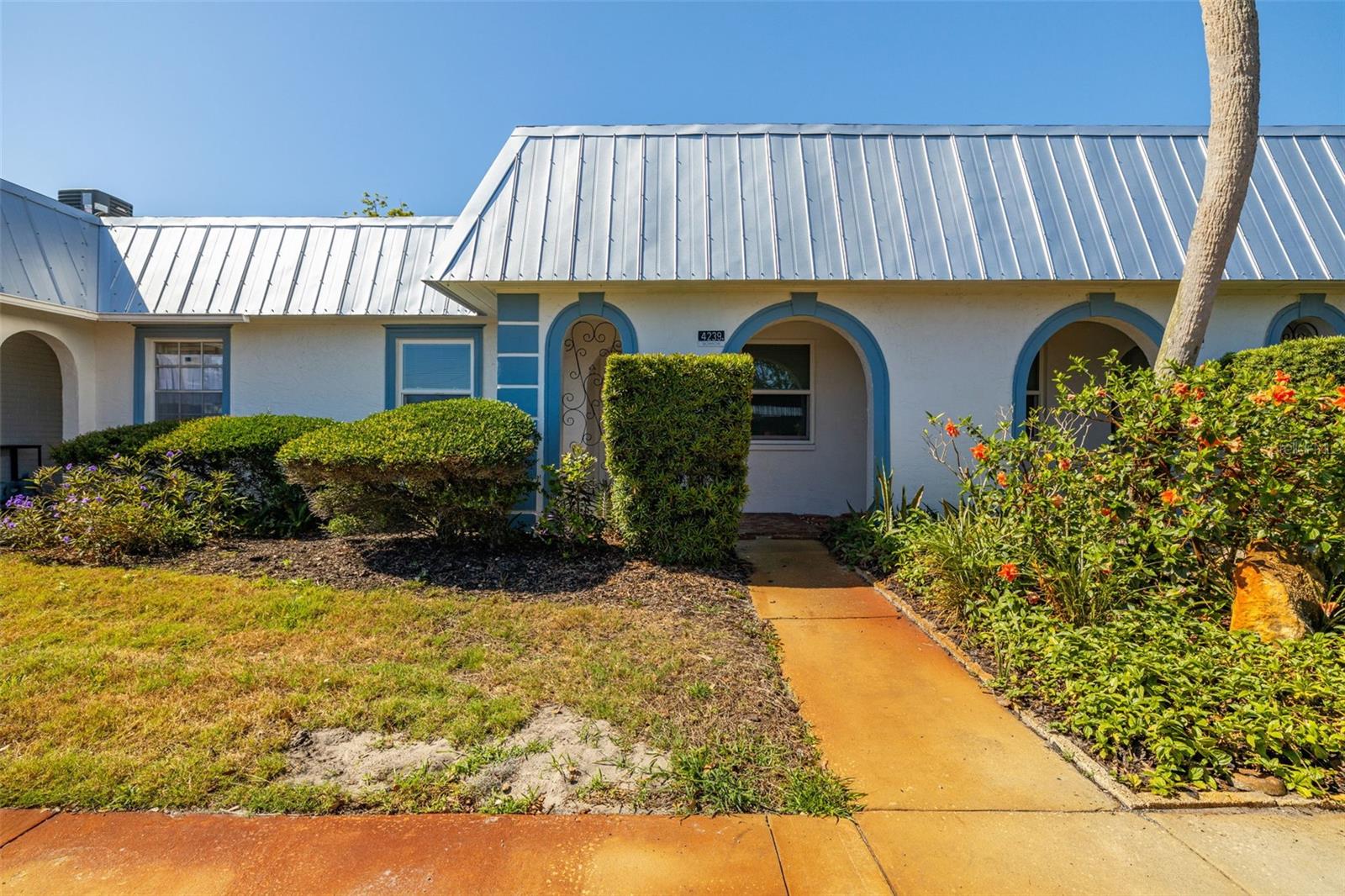 Welcome home to this adorable 2 bedroom condo located just a coupled miles from downtown New Port Richey - 4239 TAMARGO DR, NEW PORT RICHEY