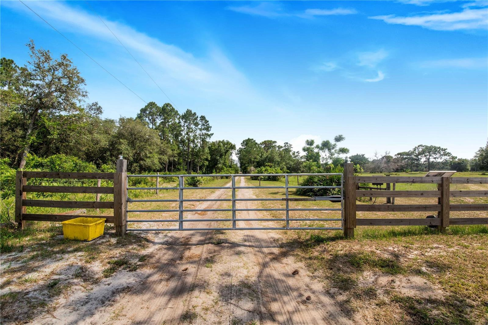 Gate Entrance - 12510 LAKE HATCHINEHA RD, HAINES CITY