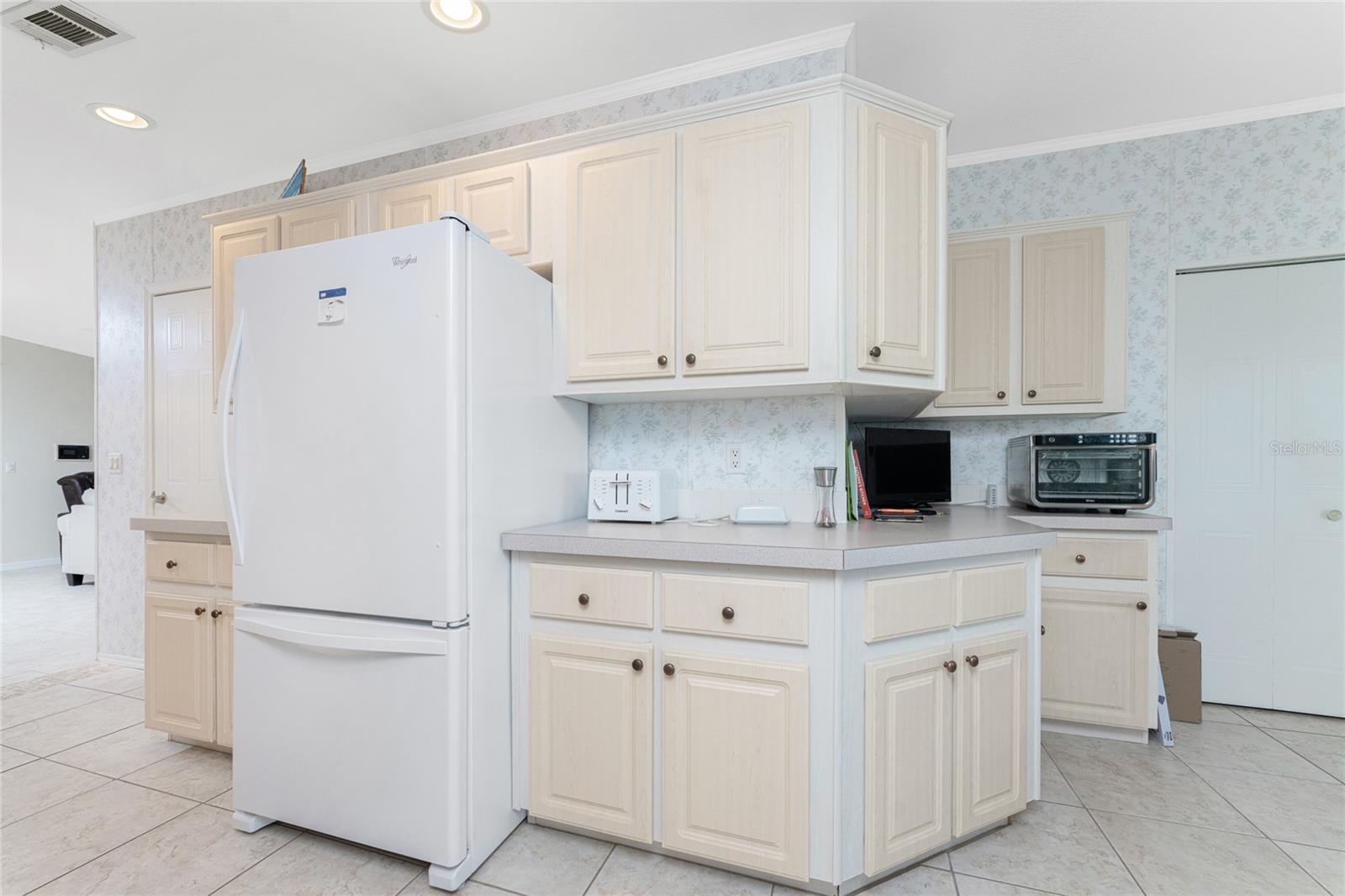 Manufactured Home at 63 WINDMILL BLVD #204O, PUNTA GORDA, photo 15 of 56