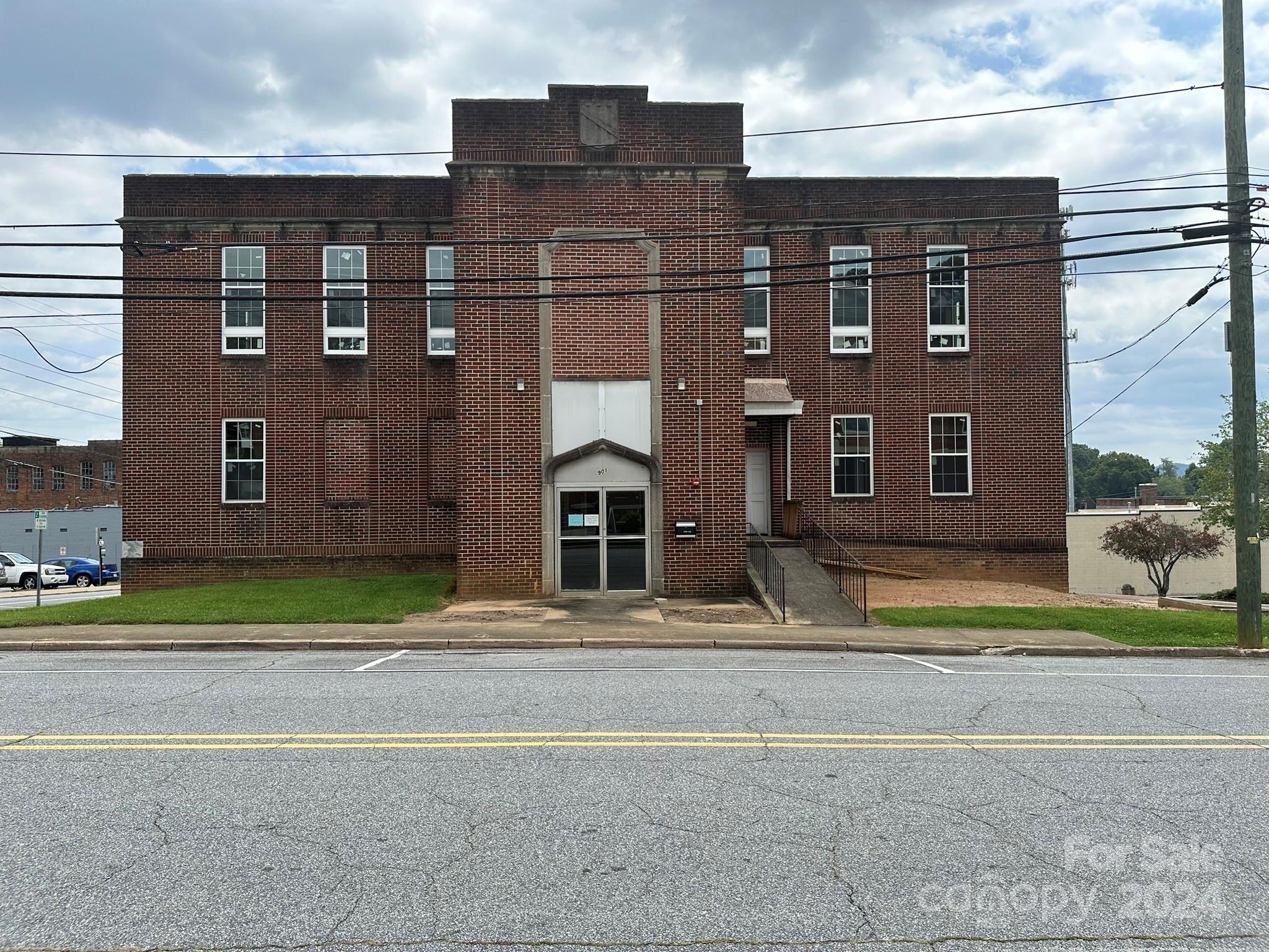 Business at 901 Ashe Avenue NW, Lenoir