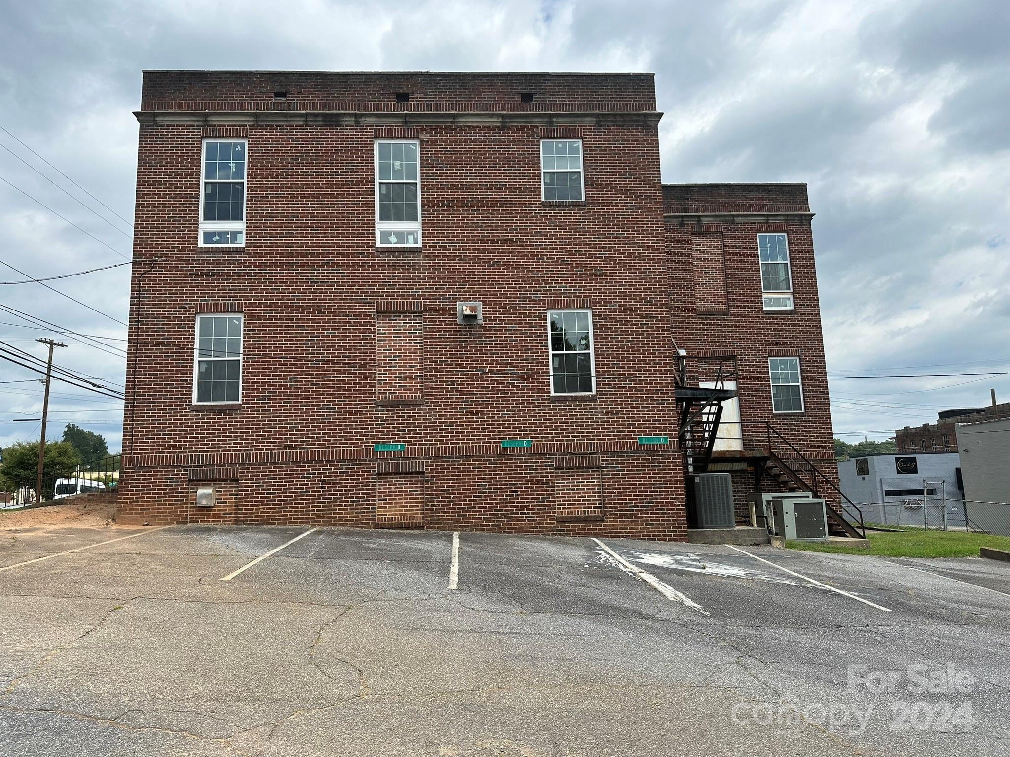 Business at 901 Ashe Avenue NW, Lenoir, photo 2 of 13