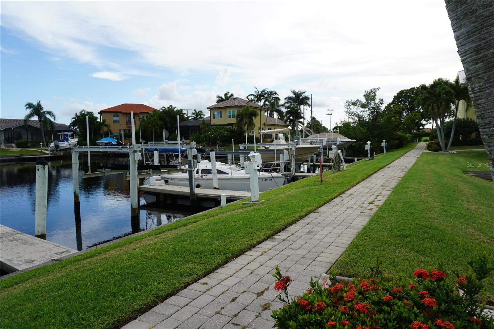 Steps away from the canal and boat docks - 2000 BAL HARBOR BLVD #1012, PUNTA GORDA