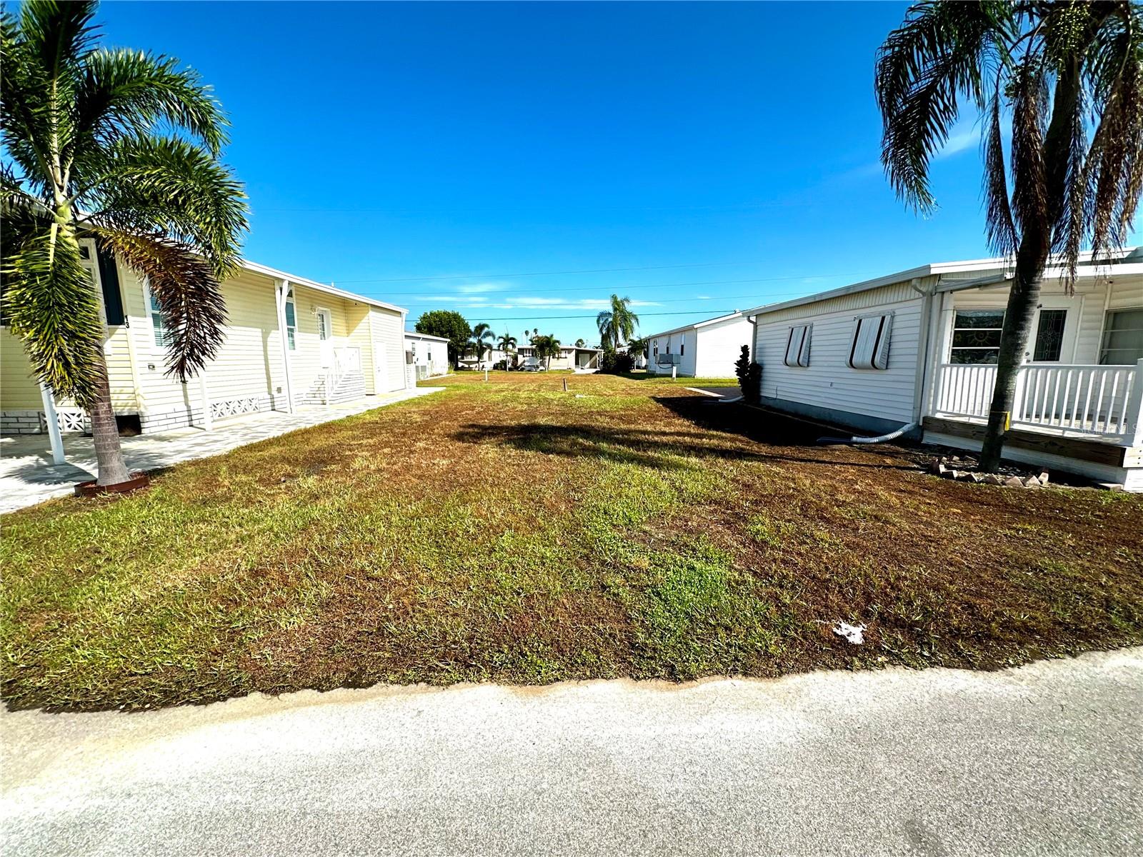 15 FLORES DR