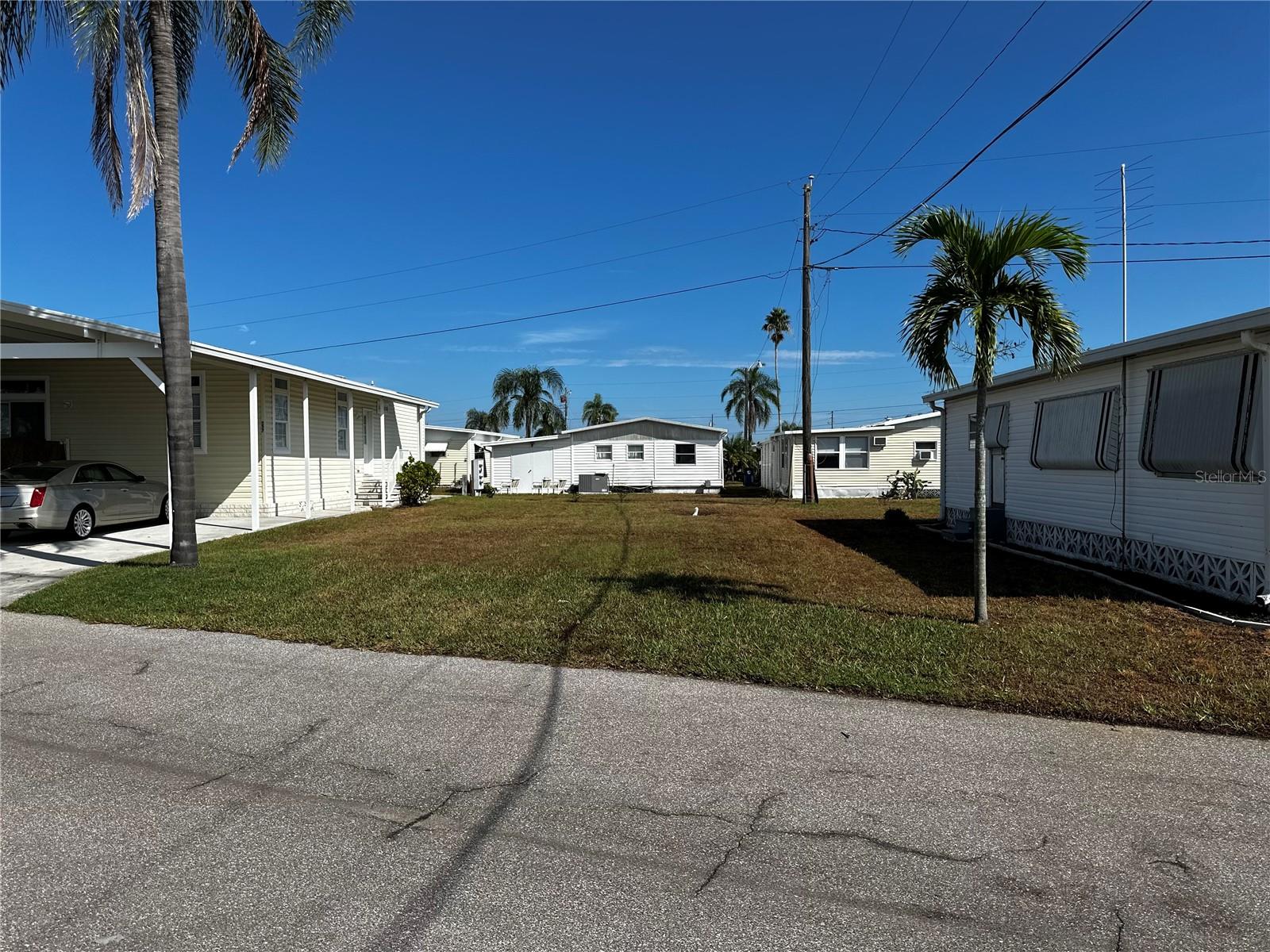 256 JAMAICA DR