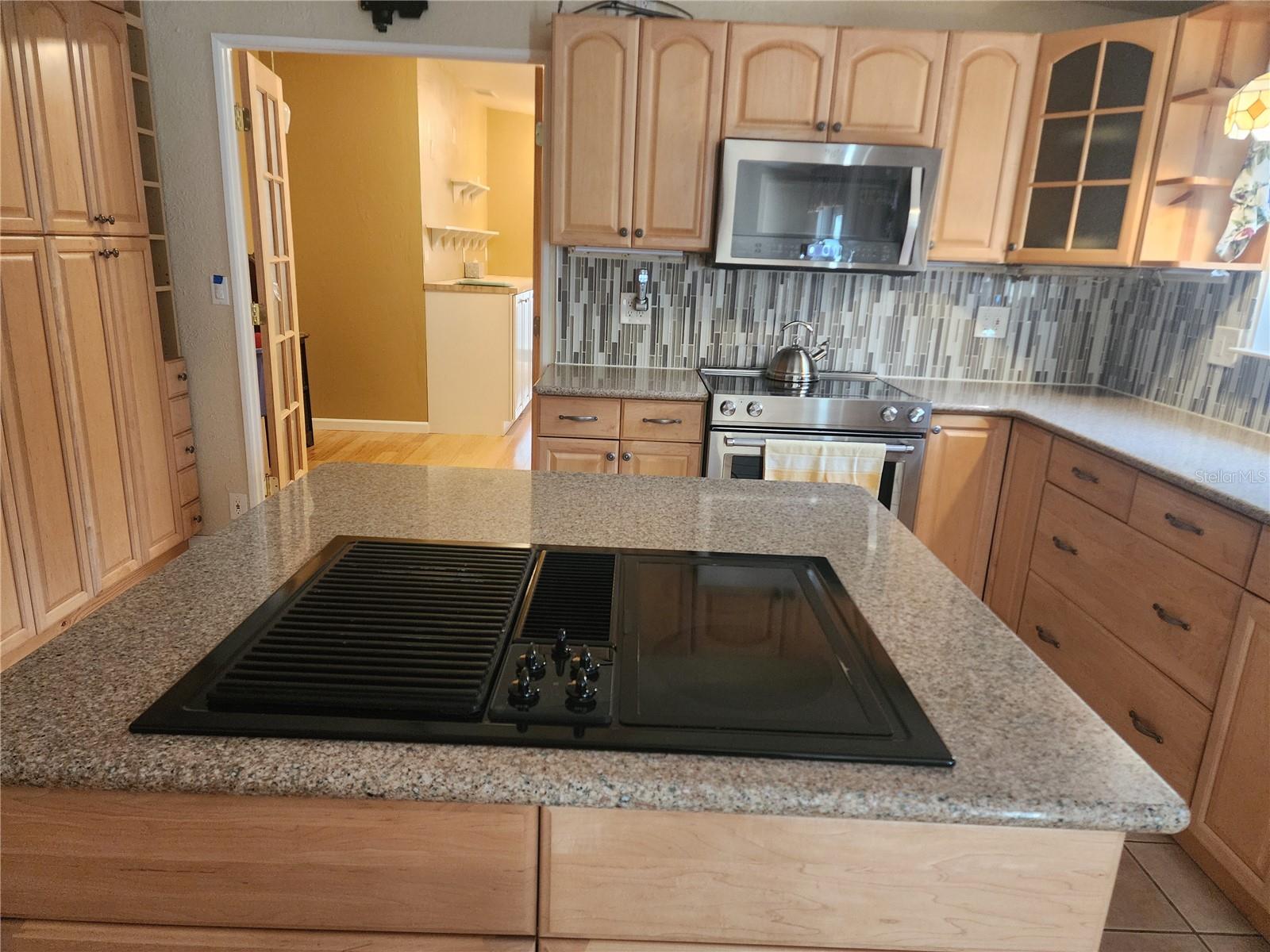KITCHEN ISLAND - 14902 ARRENA RD, WINTER GARDEN