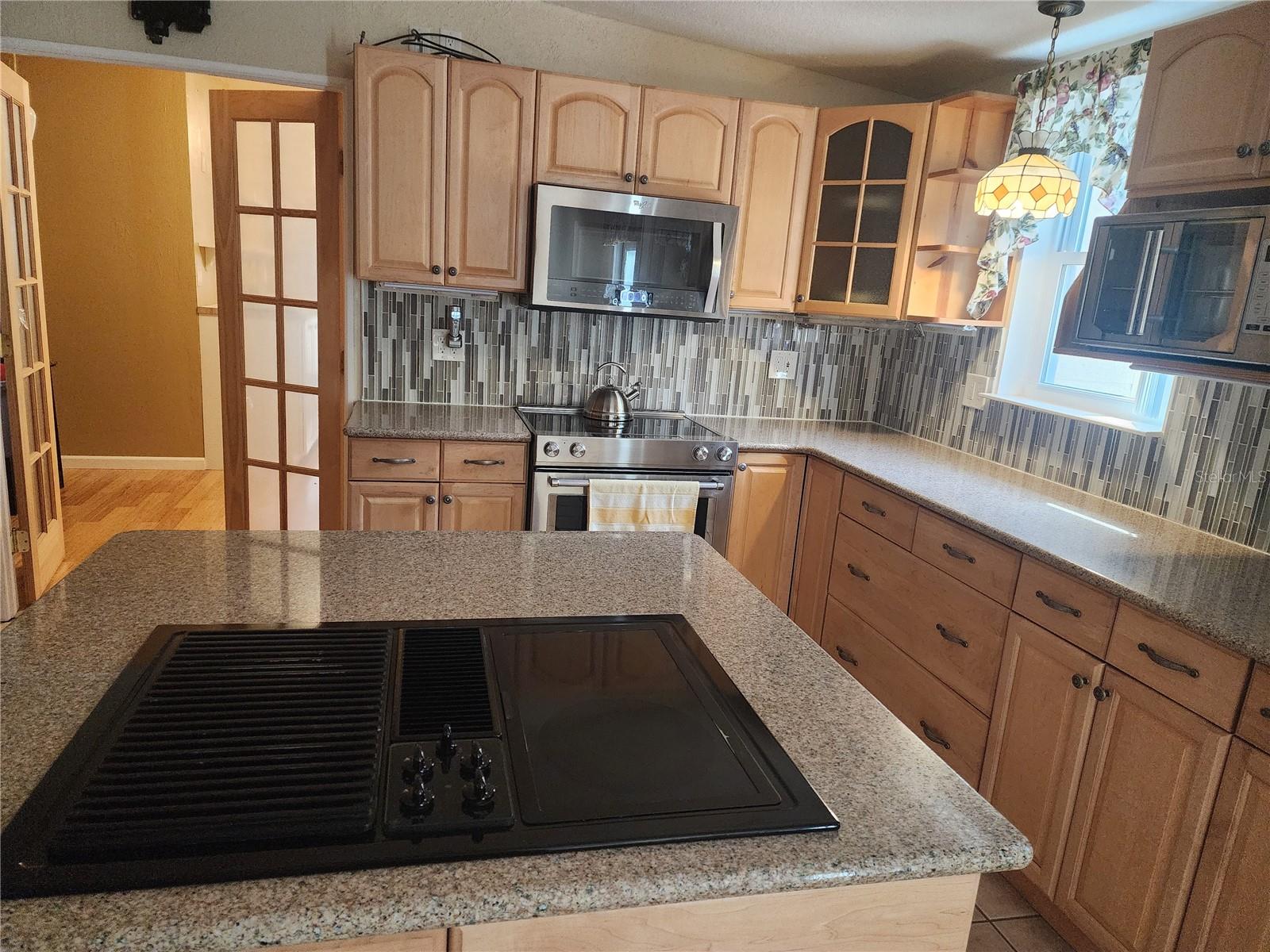 KITCHEN MIDDLE COOK  AREA ...CAN BE A GRILL OR MAKE THE GRILL BURNERS LIKE ON THE STOVE - 14902 ARRENA RD, WINTER GARDEN