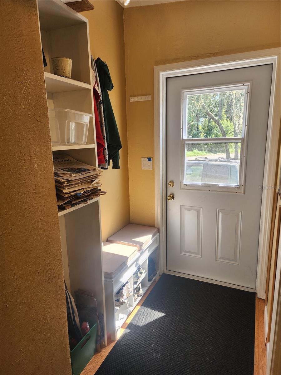SIDE ENTRANCE "MUD" ROOM - 14902 ARRENA RD, WINTER GARDEN