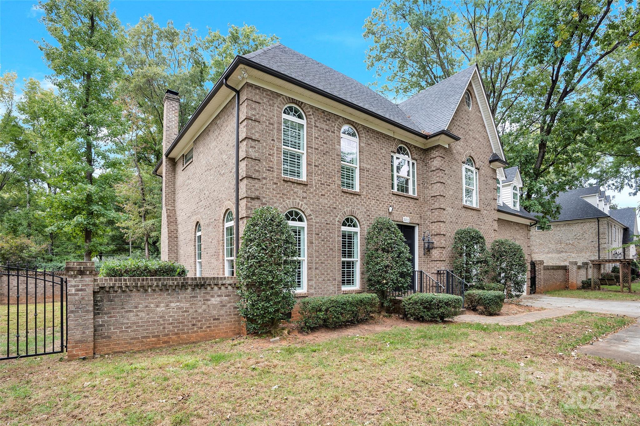 Single Family Residence at 3012 Sharon View Road, Charlotte, photo 3 of 48