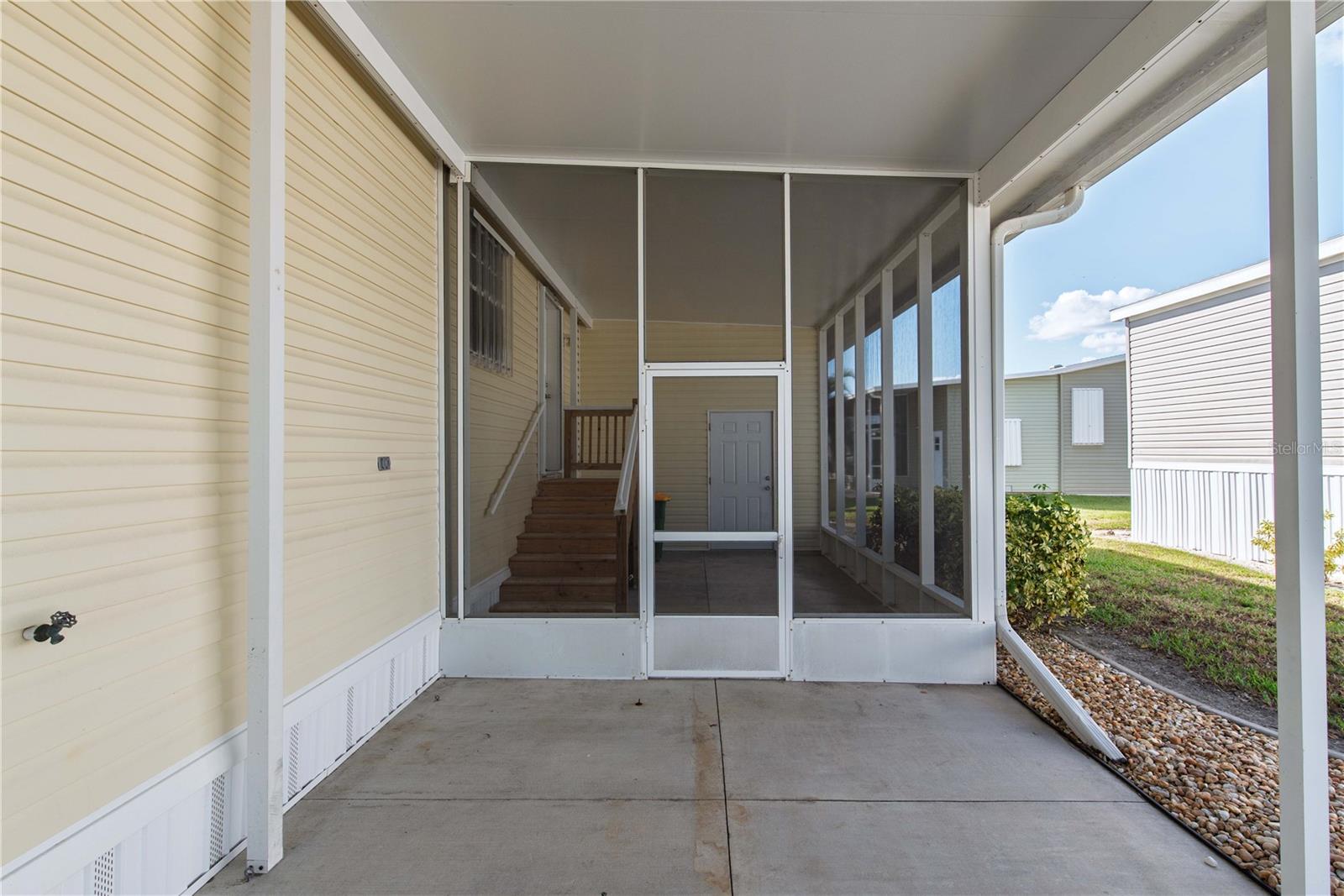 Lanai - 14 EMDEN CIR, PUNTA GORDA