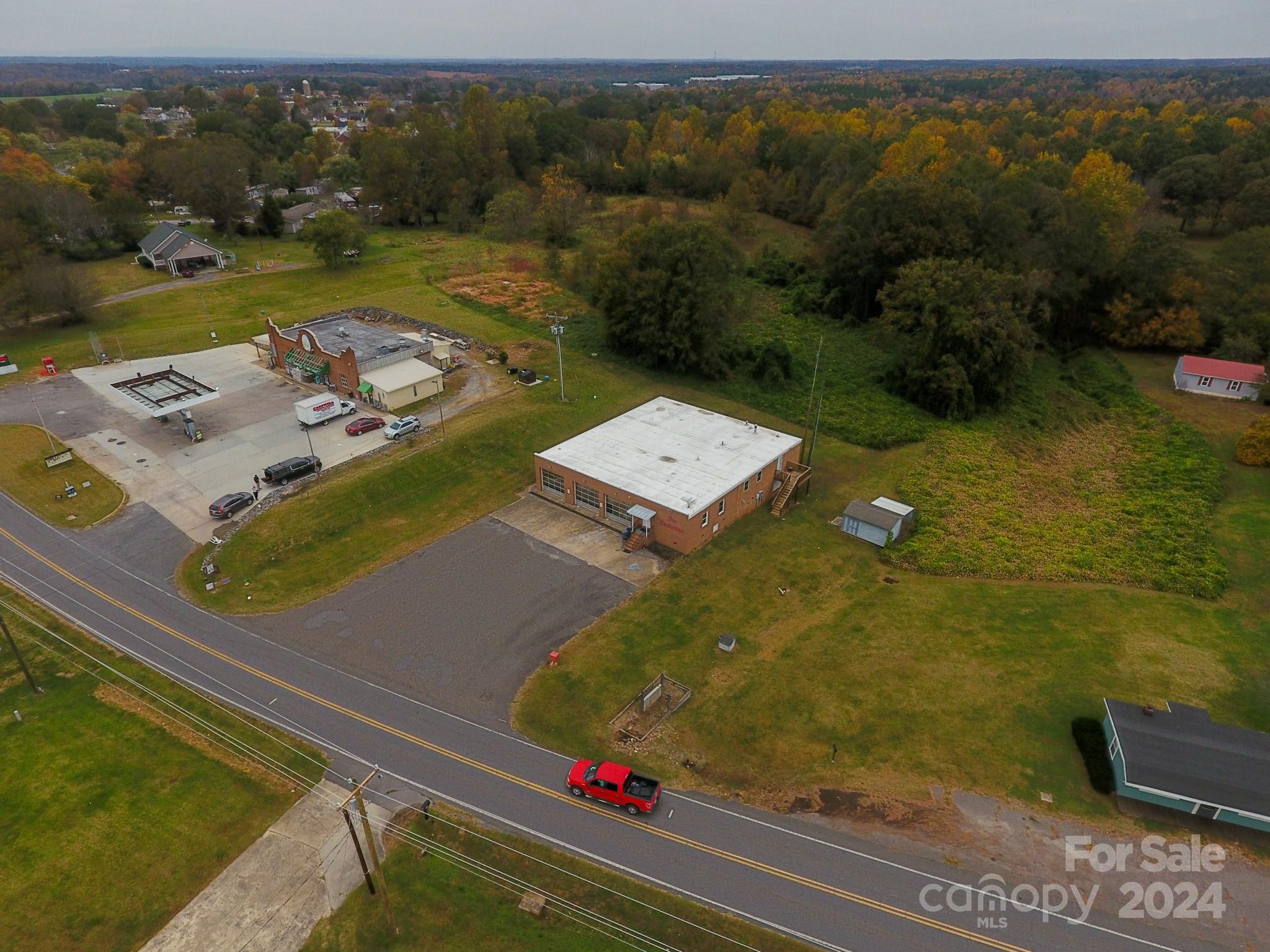 Single Family Residence at 907 Bethlehem Road, Kings Mountain, photo 3 of 54