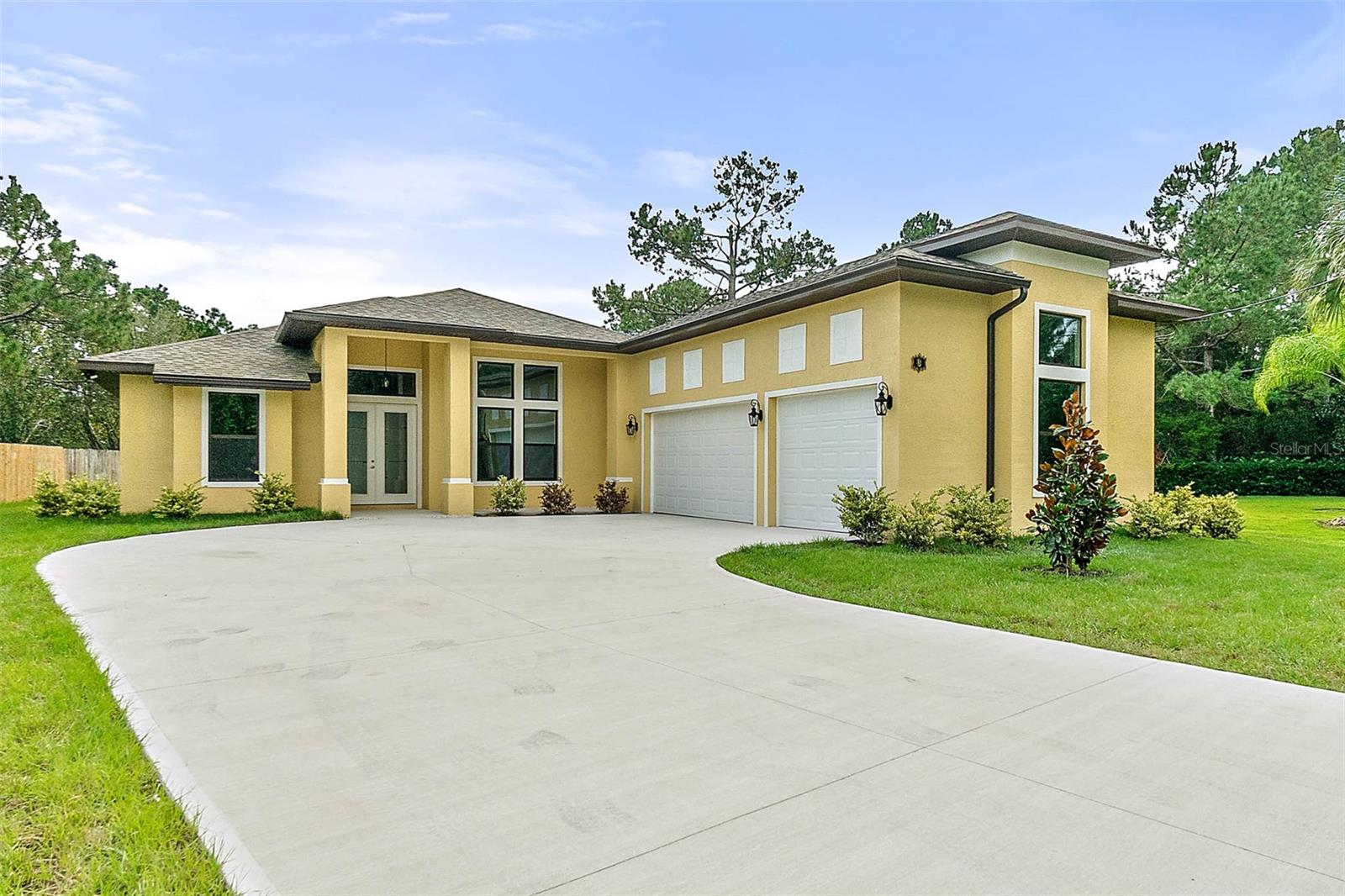 3 WHITE HOLLY PL