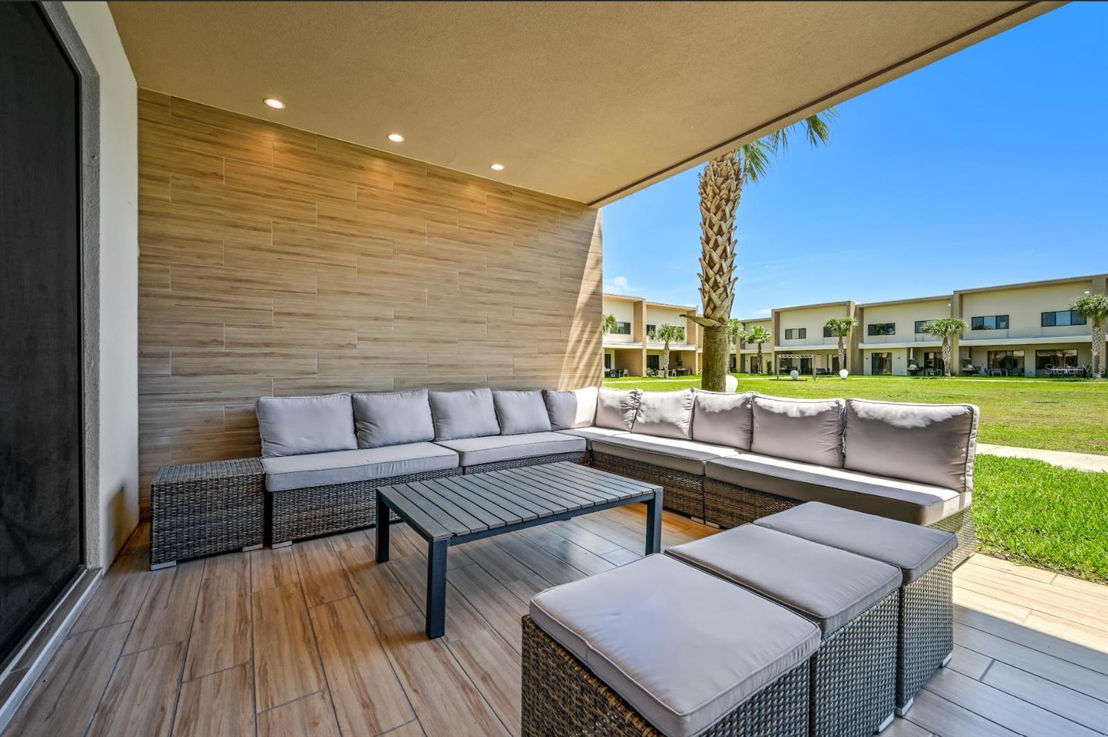 Up close view Patio Seating Arrangement - 7482 BROOKLYN DR, KISSIMMEE