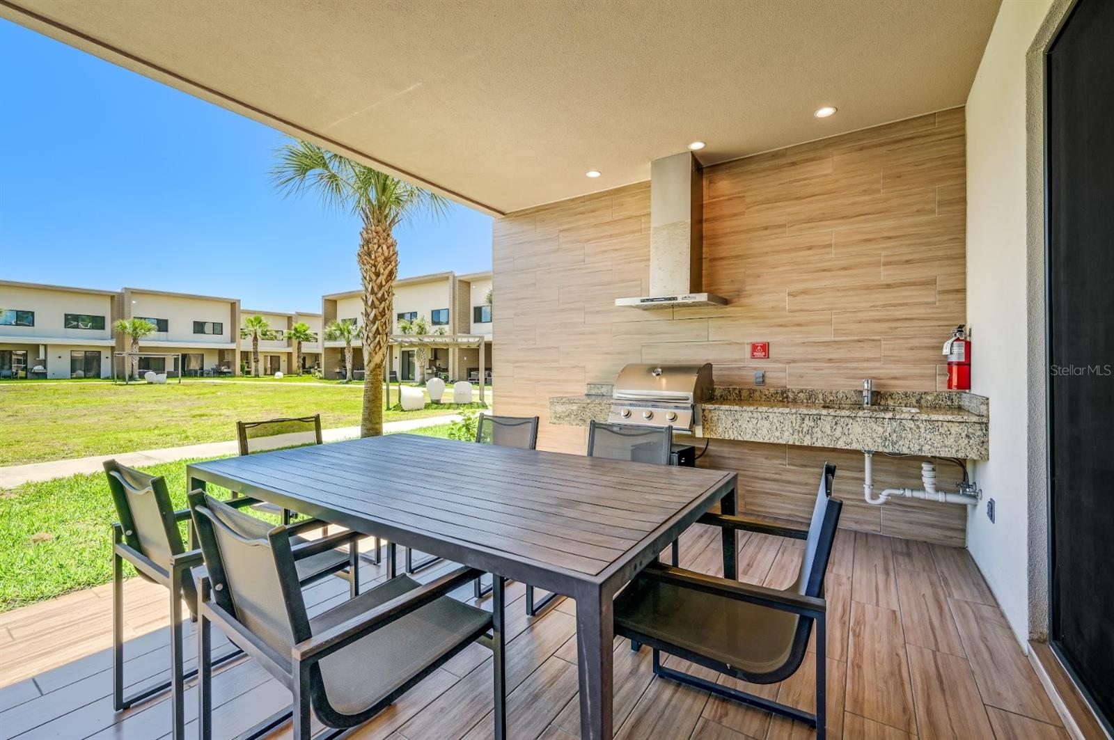 Patio Grill and outside dining accomodations - 7482 BROOKLYN DR, KISSIMMEE