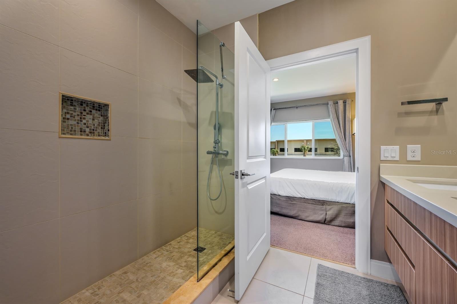 Primary Bath - Walk in Shower - 7482 BROOKLYN DR, KISSIMMEE