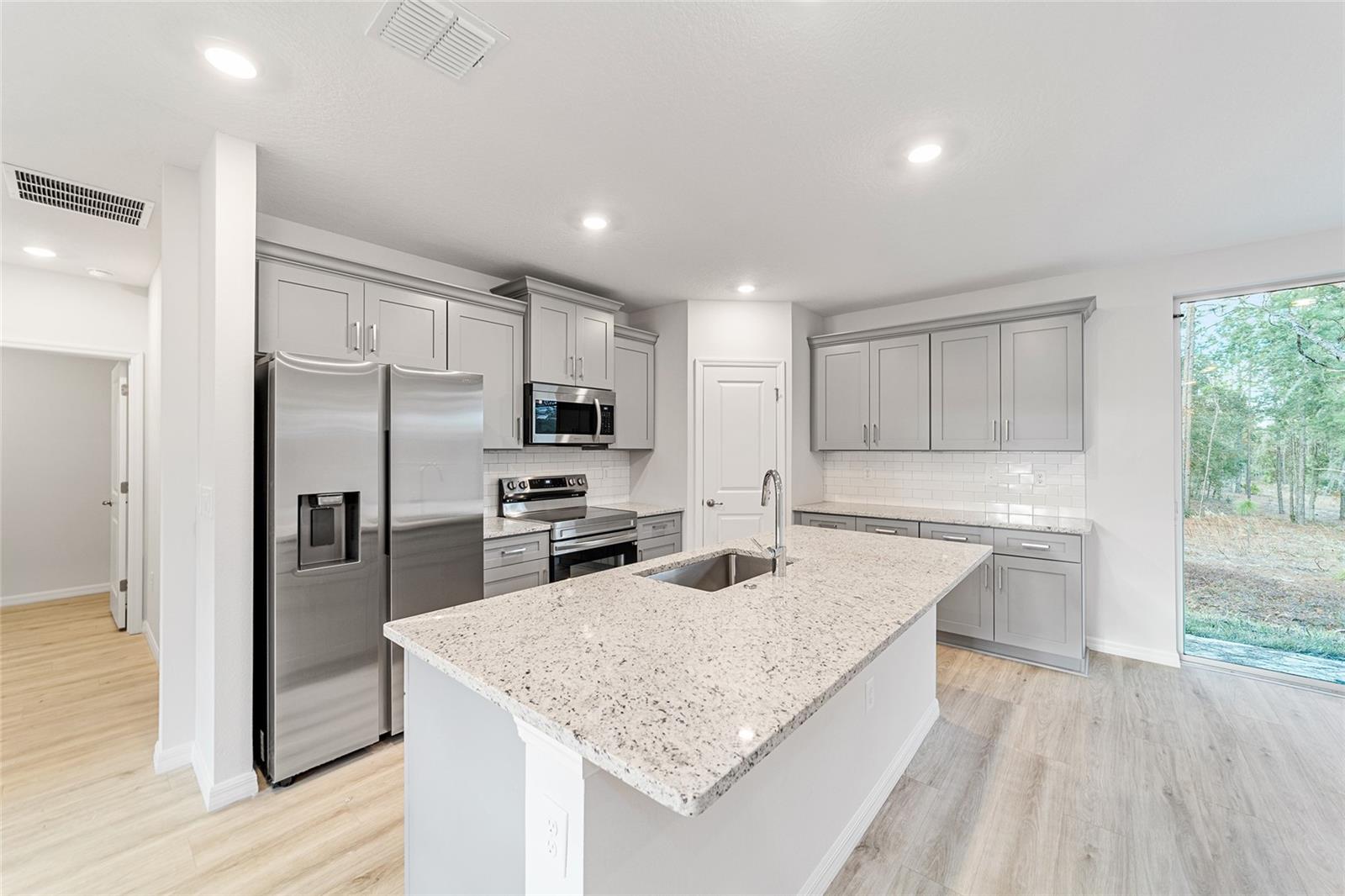 Single Family Residence at 11457 N CONDOR DR, DUNNELLON, photo 6 of 19