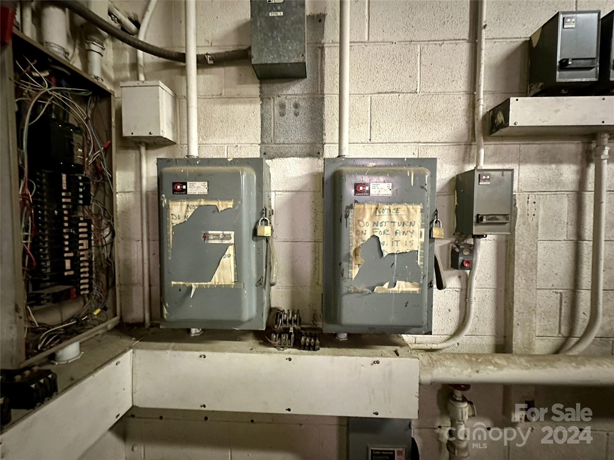 480 Volt Power w/Transfer to 223 phase to 220 & 110 - 350 Henredon Road, Spruce Pine