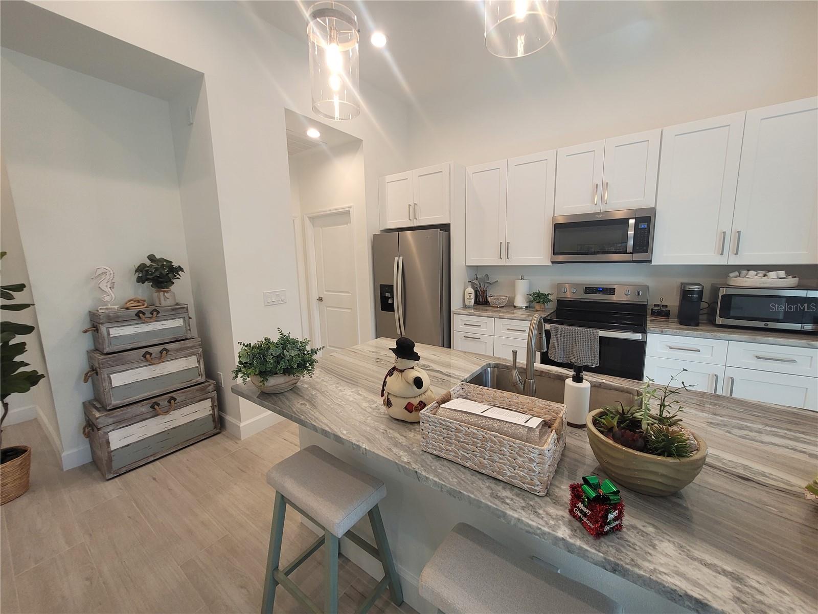 Single Family Residence at 9174 BENSONHURST LN, ENGLEWOOD, photo 2 of 10