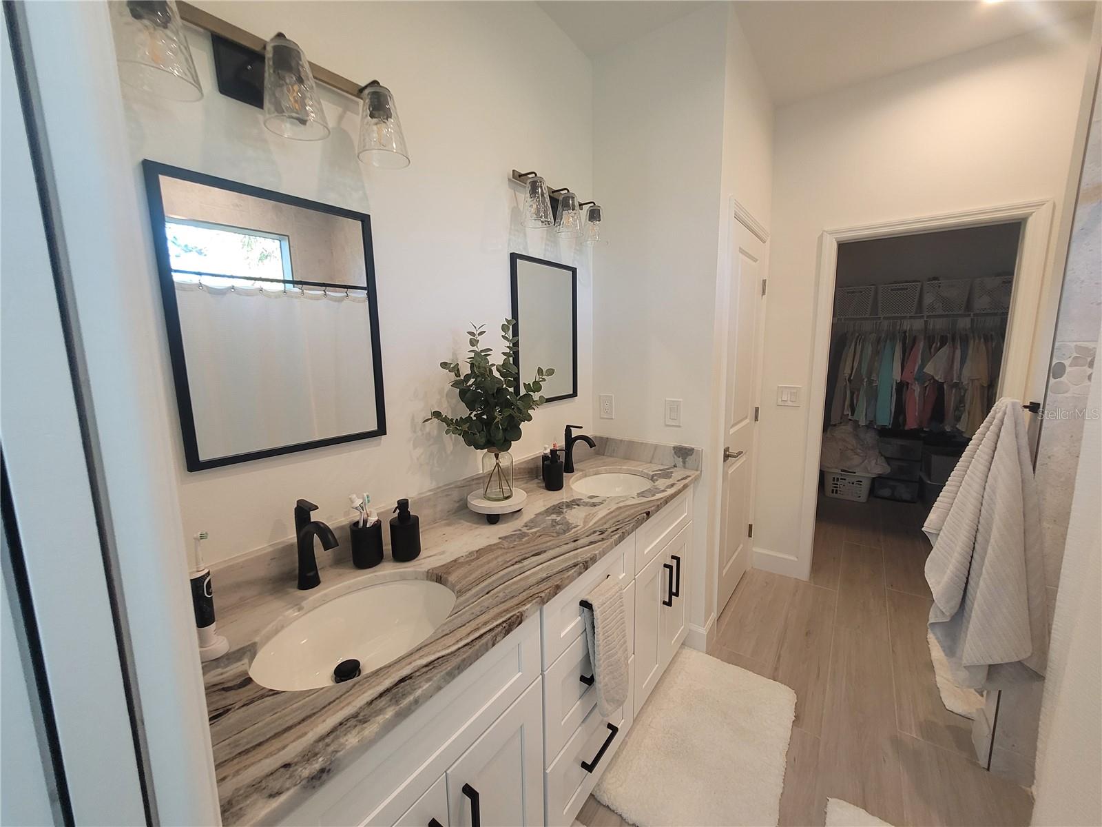 Single Family Residence at 9174 BENSONHURST LN, ENGLEWOOD, photo 6 of 10