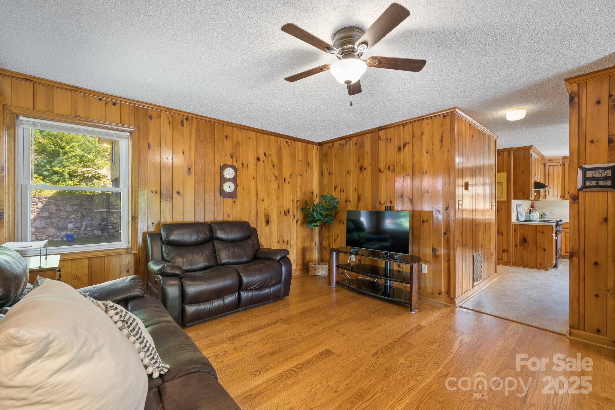 Single Family Residence at 505 Old Home Place Drive, Marshall, photo 9 of 46