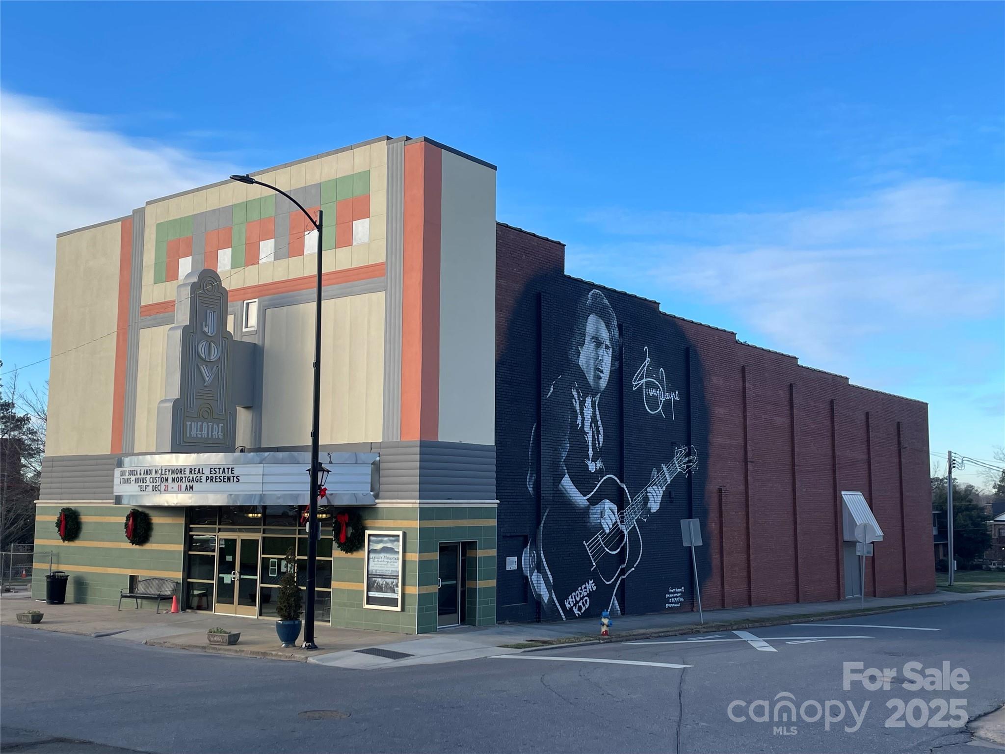 Two miles for Downtown entertainment - 1500 Shelby Road, Kings Mountain