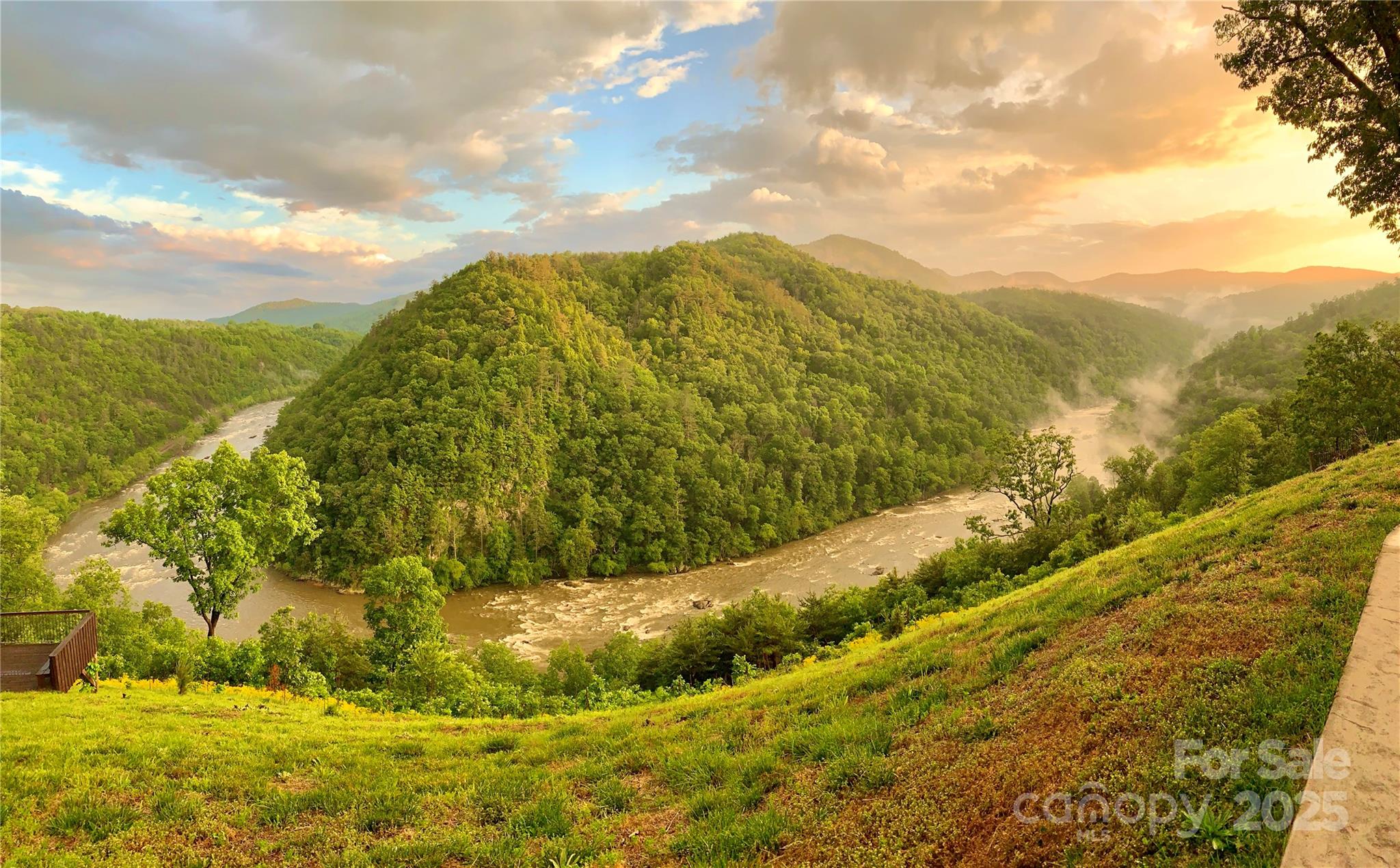 Breathtaking sunsets await at the River Lodge - 255 Clearview Lane, Marshall