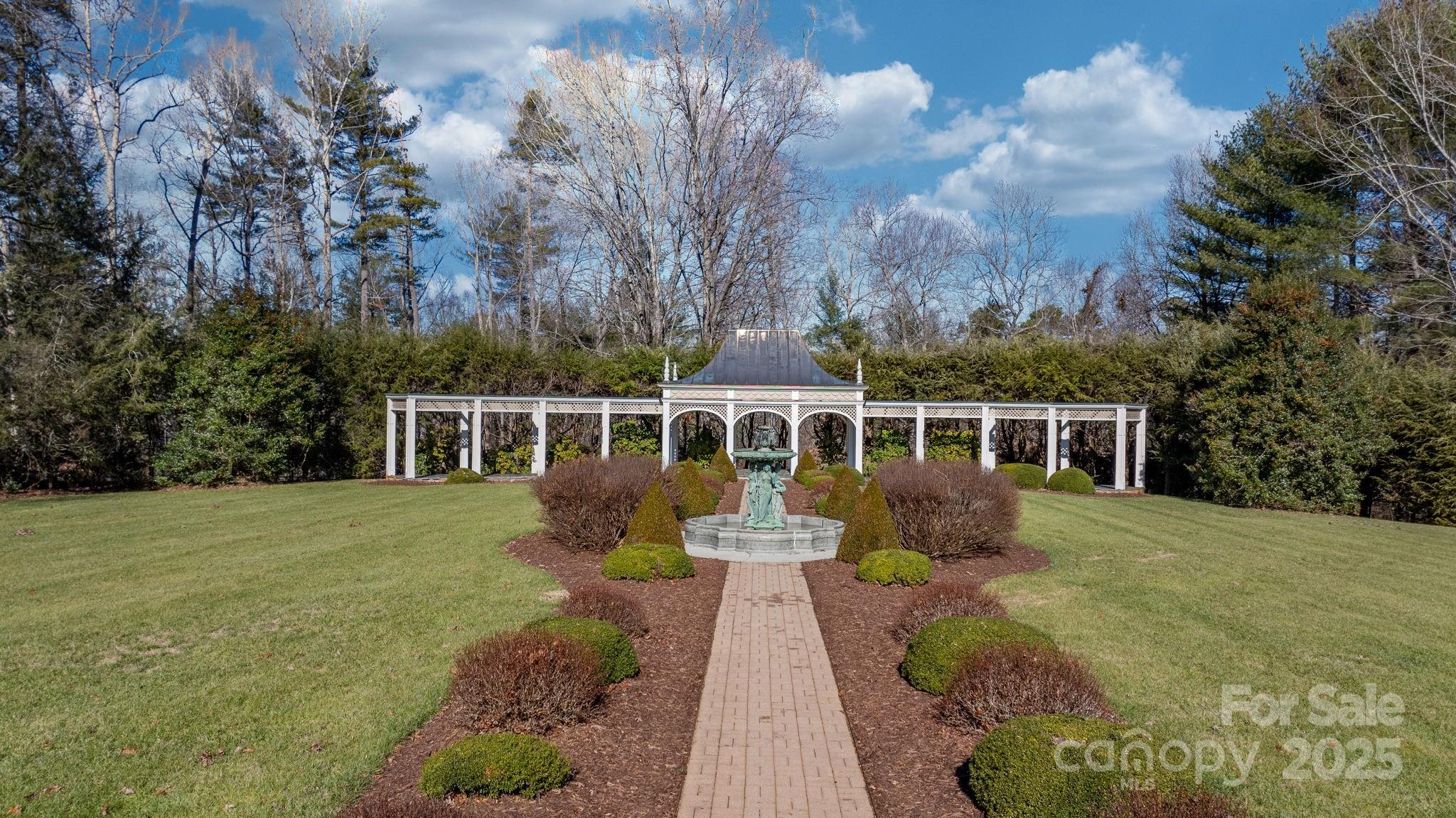 Beautiful Fountain & Outdoor Entertaining Area! - 135 Claron Place SE, Lenoir