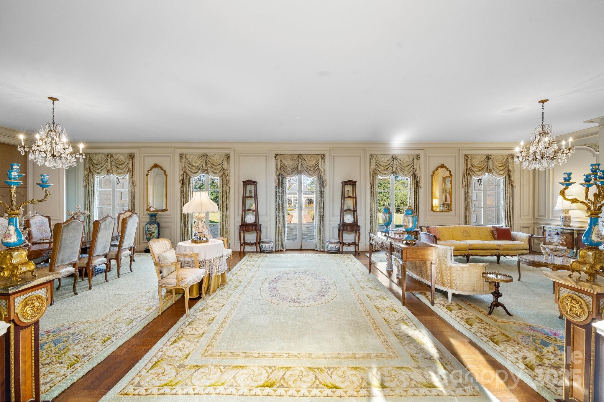 Large Entertaining Space - 135 Claron Place SE, Lenoir