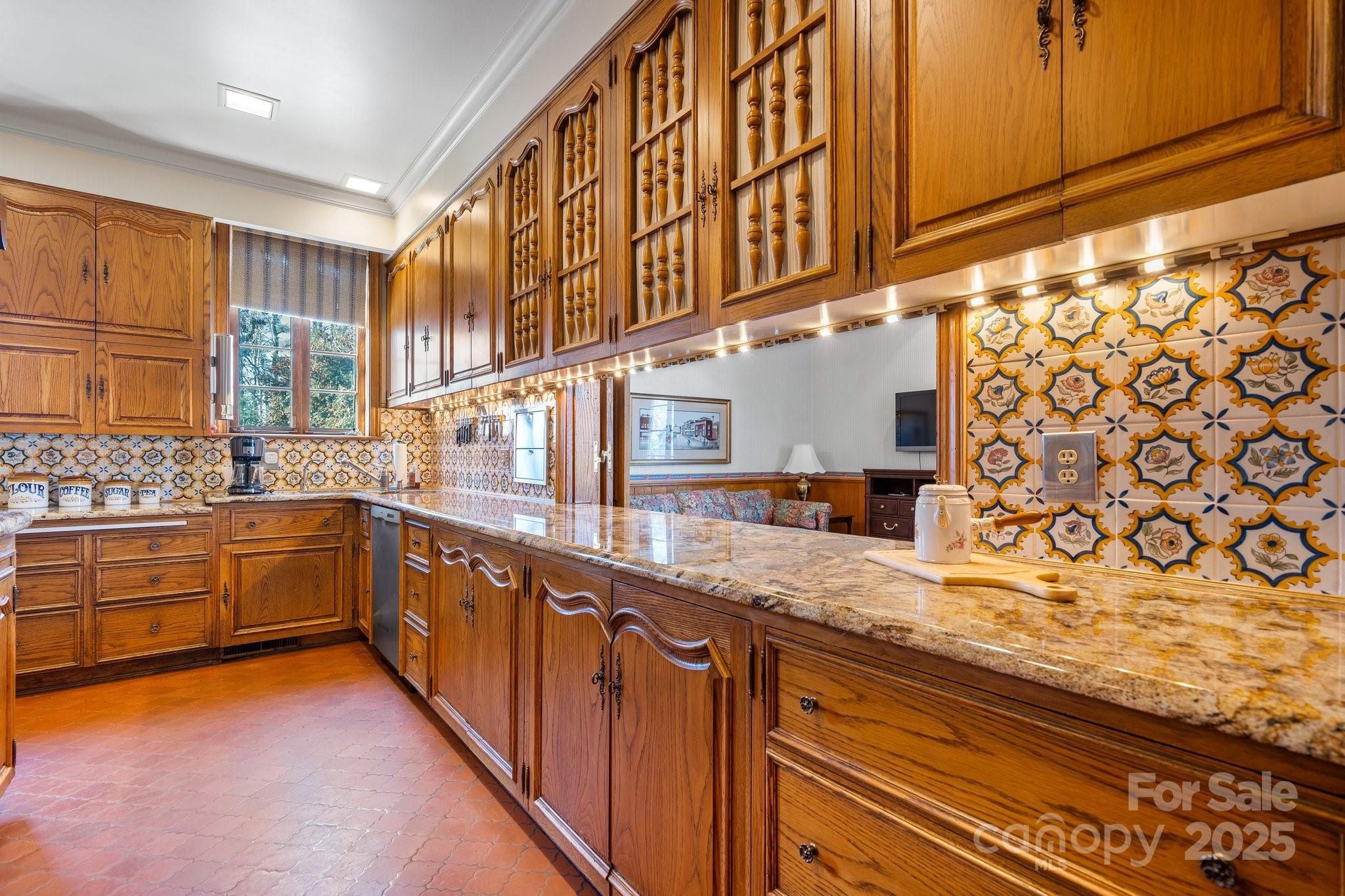 Lots Of Storage & Window/Breakfast Bar to Family Rm - 135 Claron Place SE, Lenoir