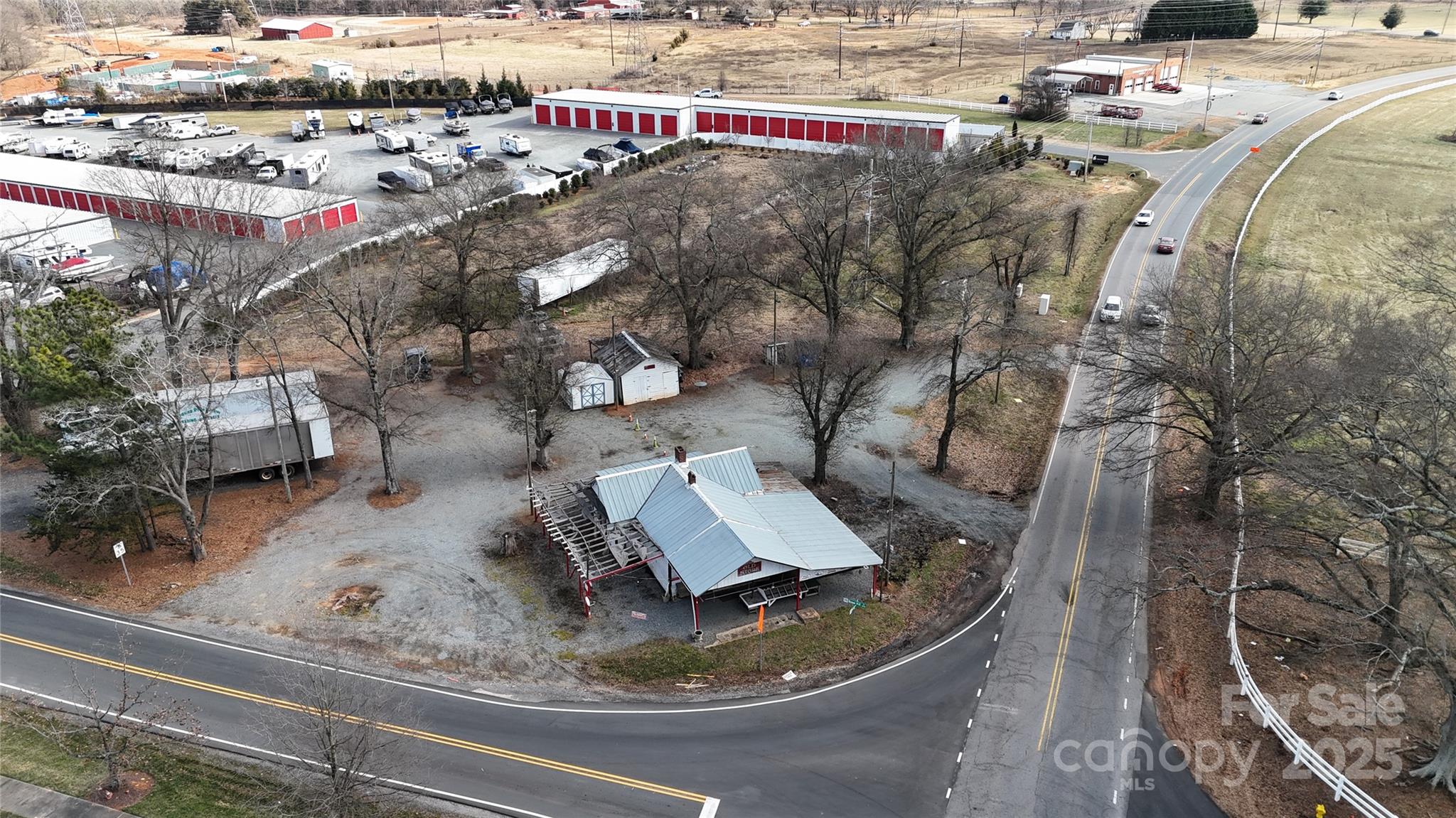 Business at 14909 Beatties Ford Road, Huntersville, photo 9 of 13