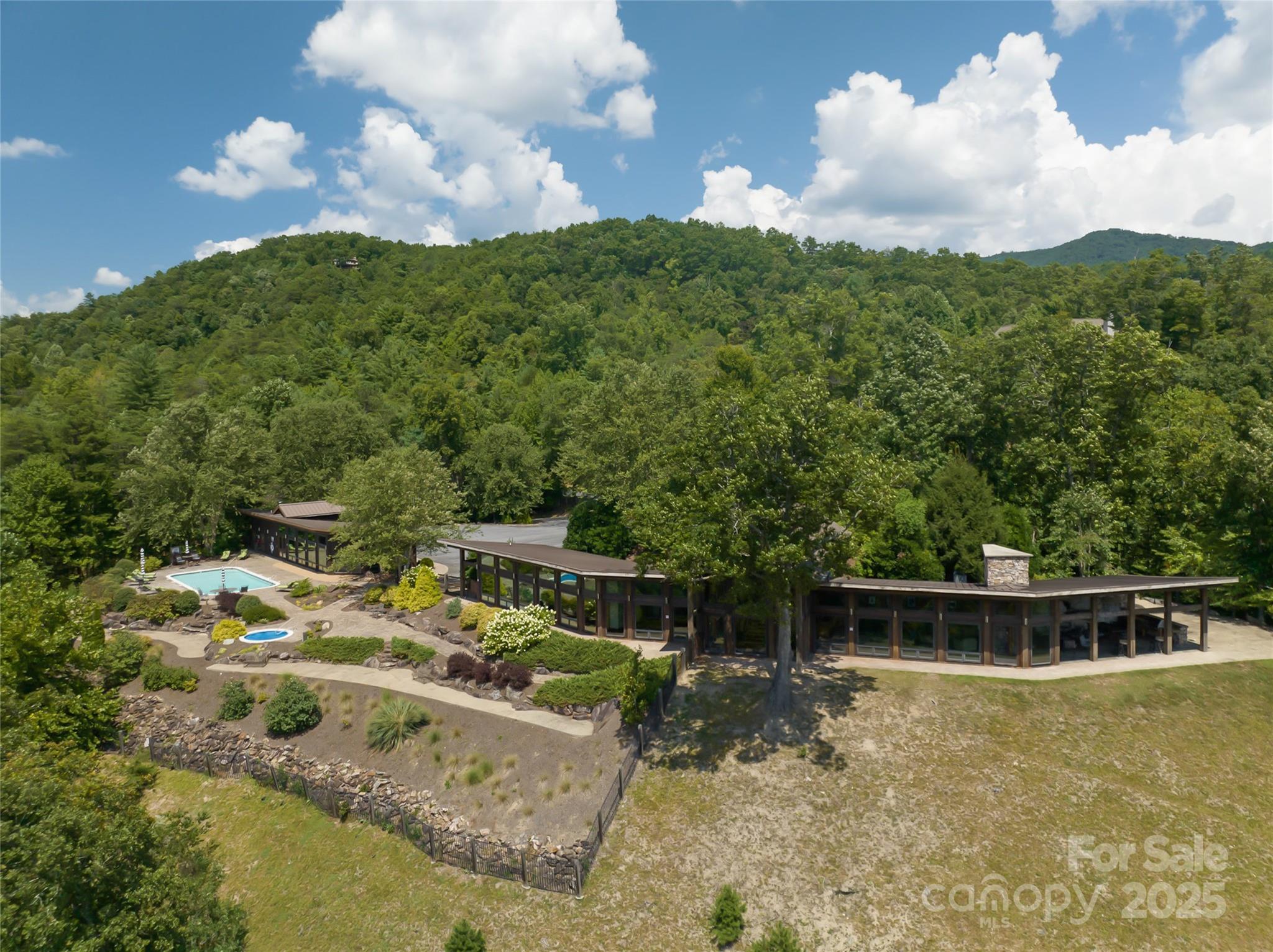 Incredible clubhouse facilities - 101 Red Maple Run, Marshall