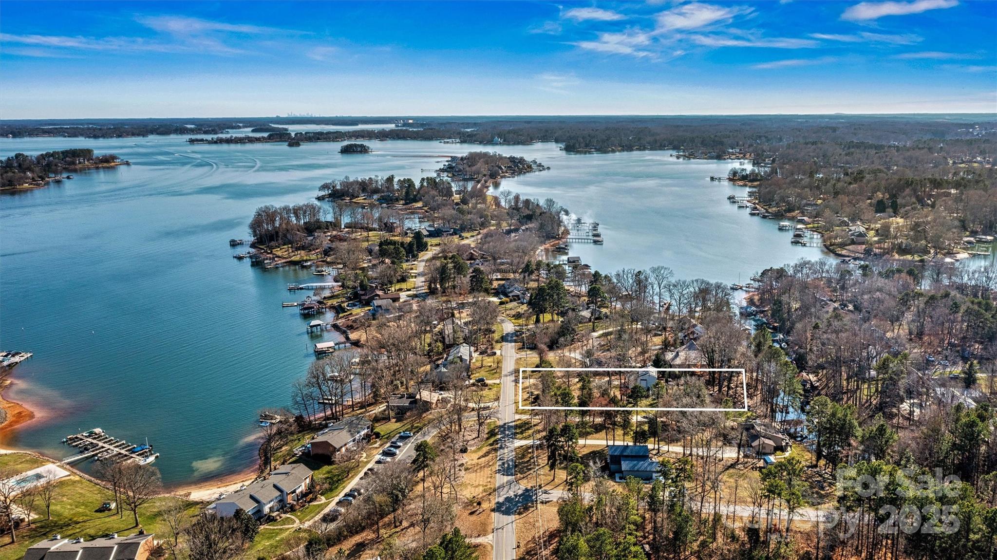Easy access to main channel and many islands and coves around Lake Norman - 3995 Burton Lane, Denver