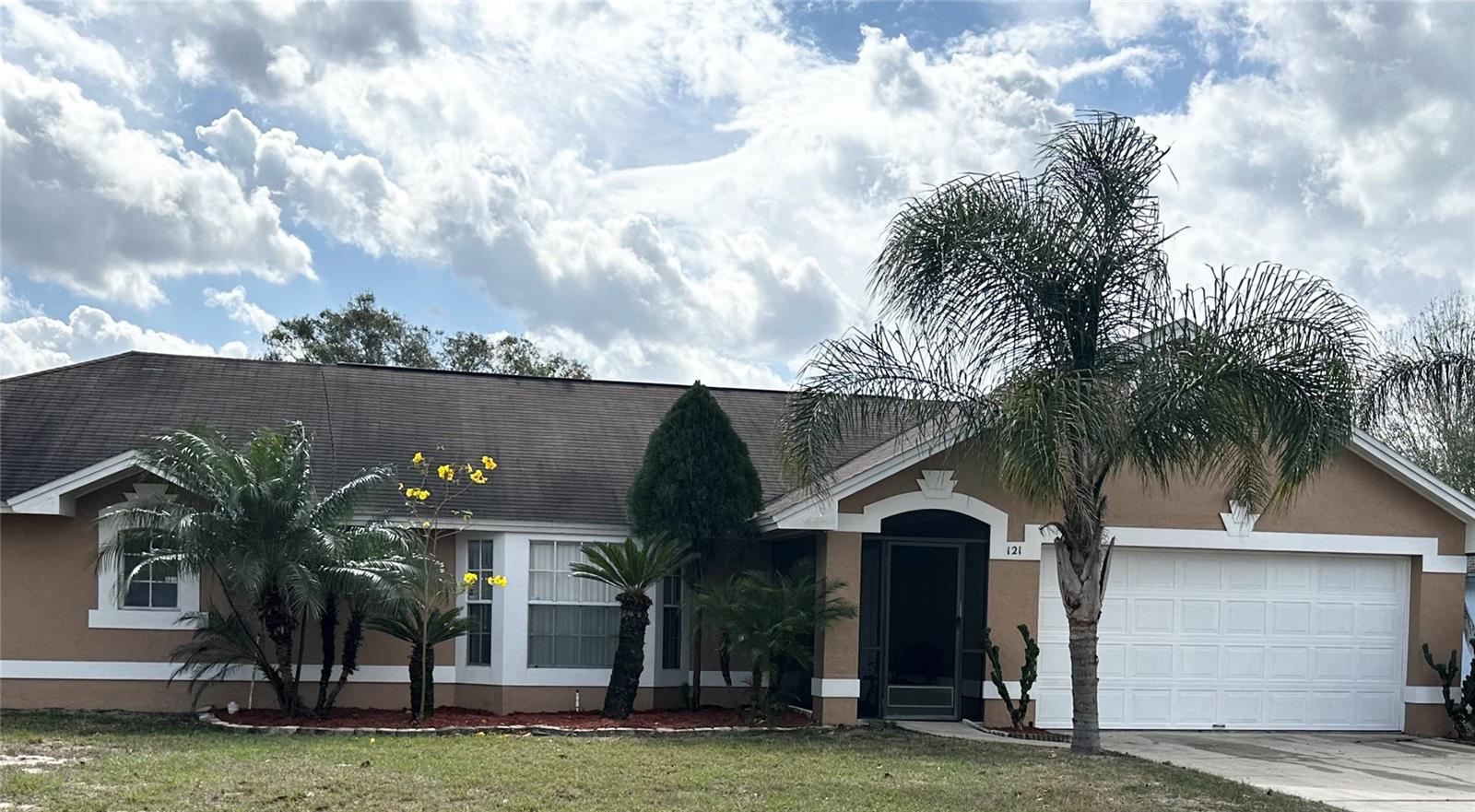 121 LOMA BONITA DR