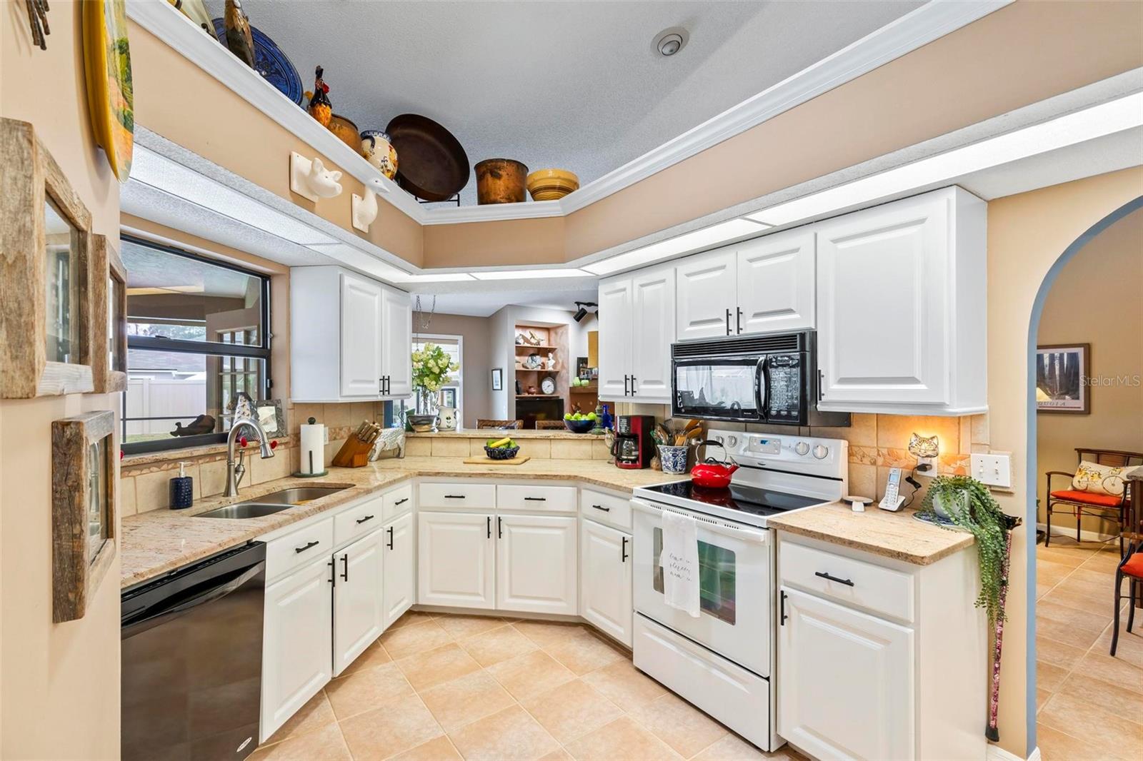 Kitchen has serving window to Lanai and breakfast room - 130 BAYSIDE DR, PALM COAST