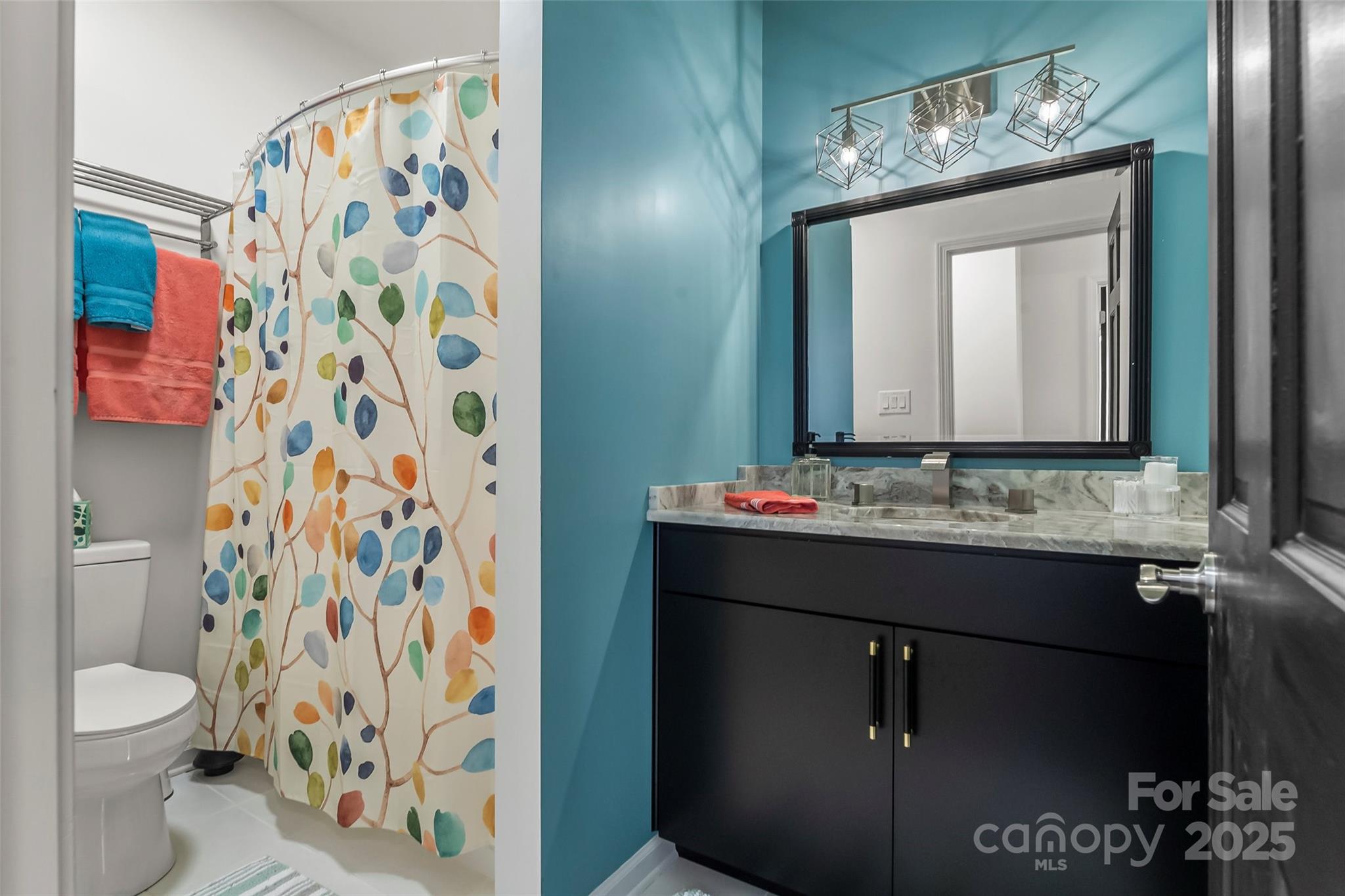2nd floor full bathroom - 1441 Southpointe Drive, Morganton
