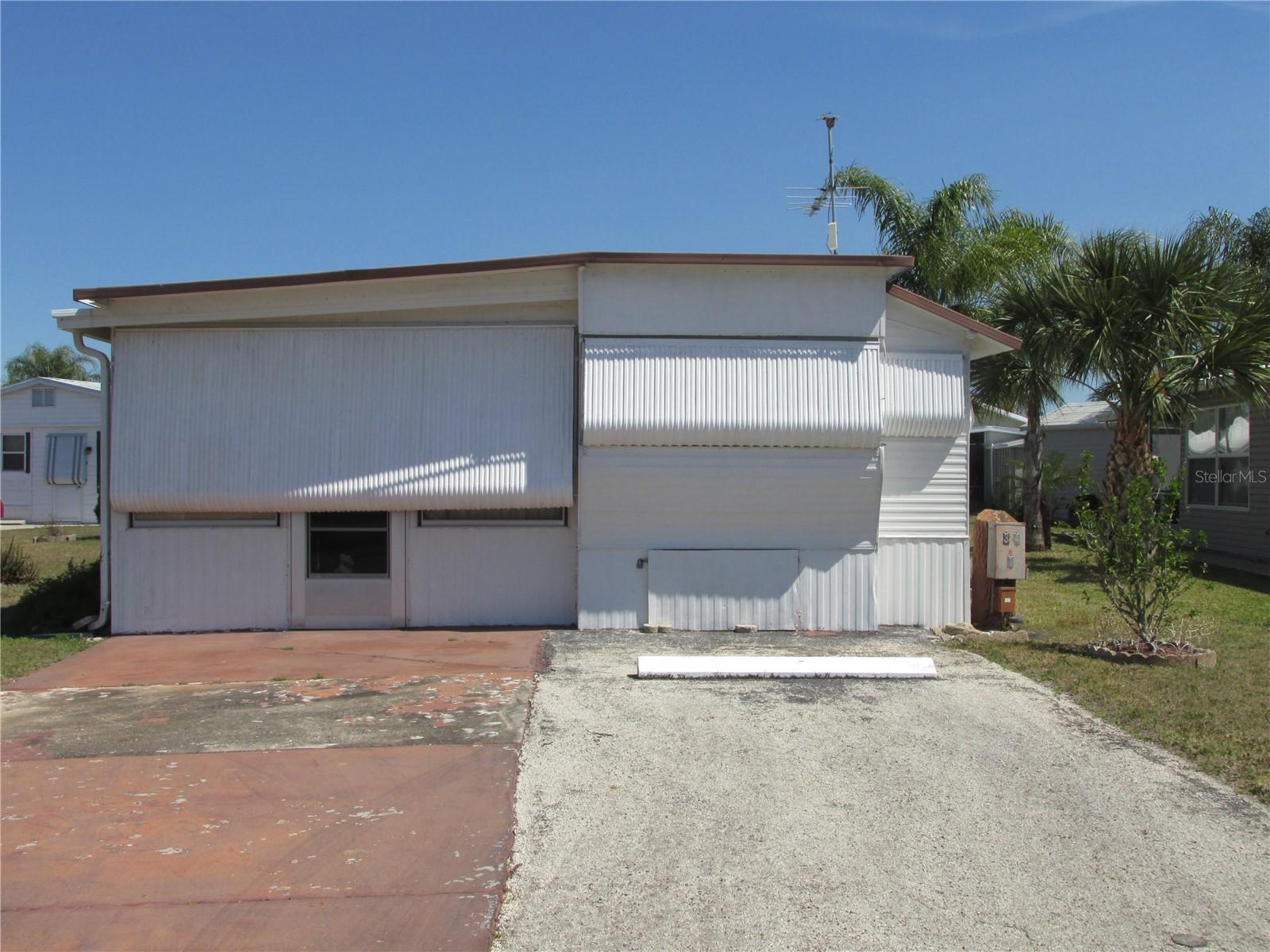 10 RED QUILL CIR