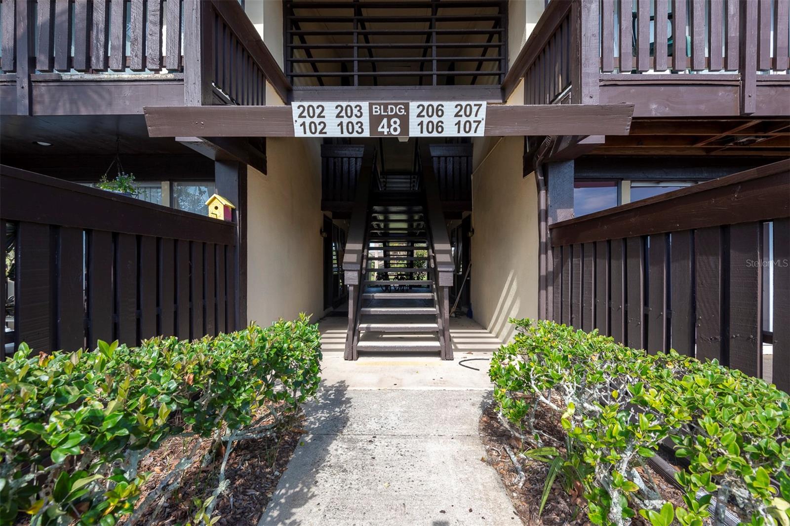 48 CLUB HOUSE DR #106
